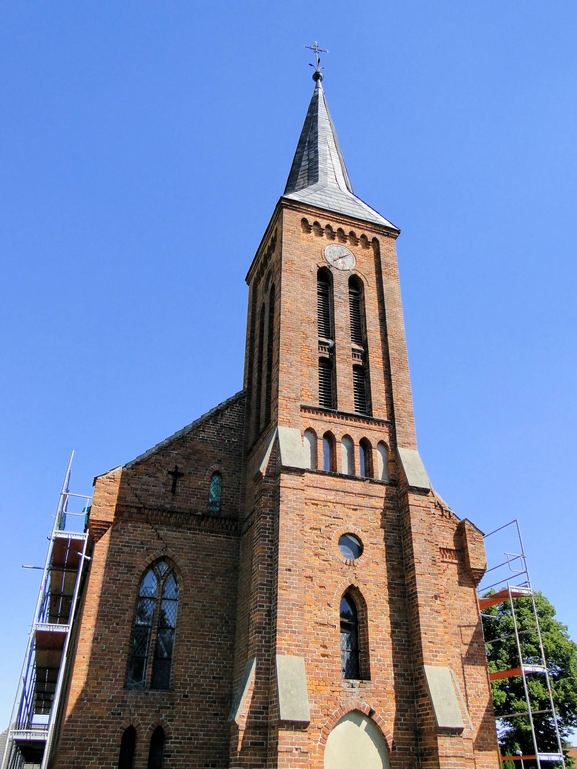 Photo showing: Church in Rosenow, district Demmin, Mecklenburg-Vorpommern, Germany