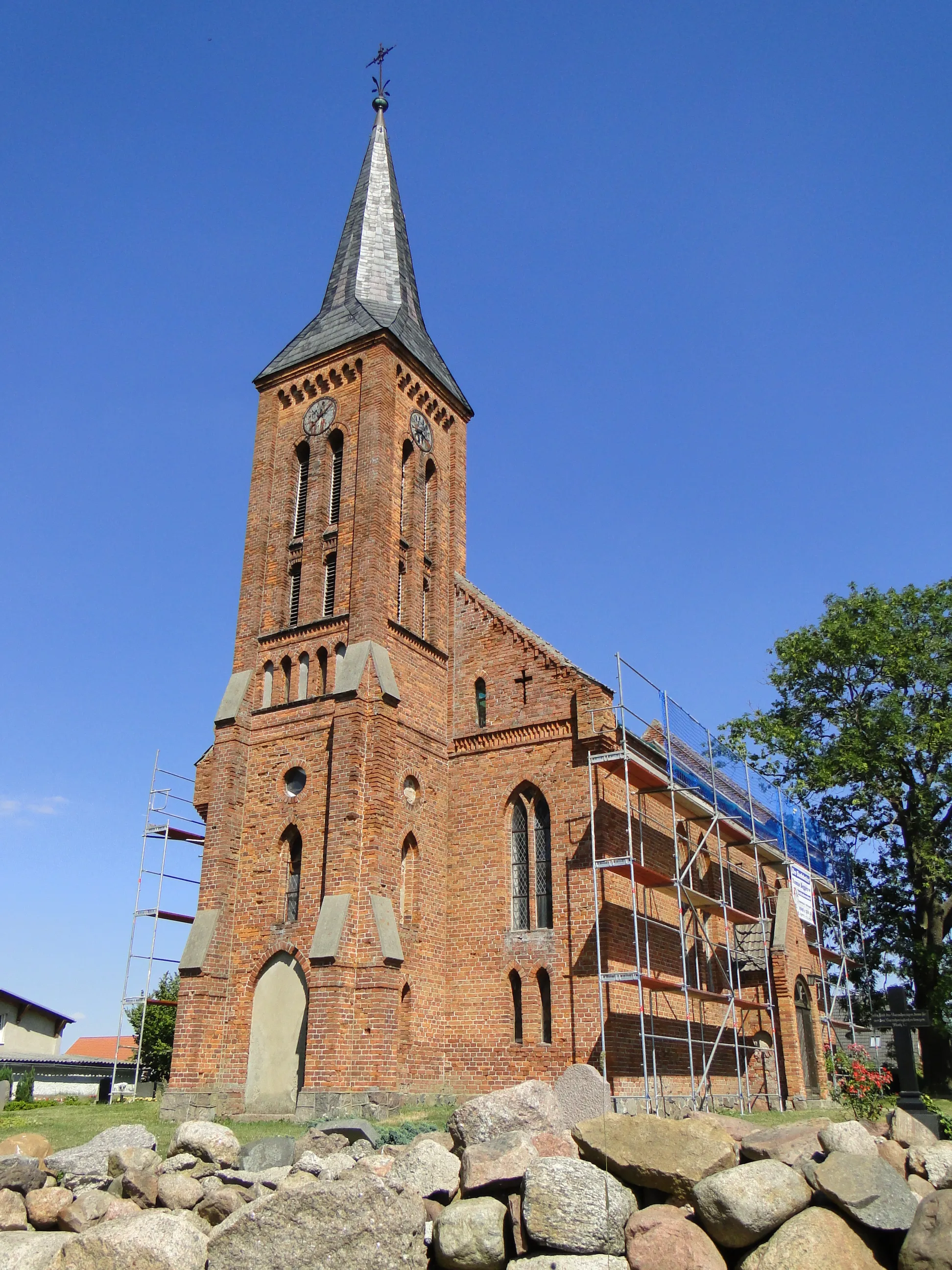 Photo showing: Church in Rosenow, district Demmin, Mecklenburg-Vorpommern, Germany