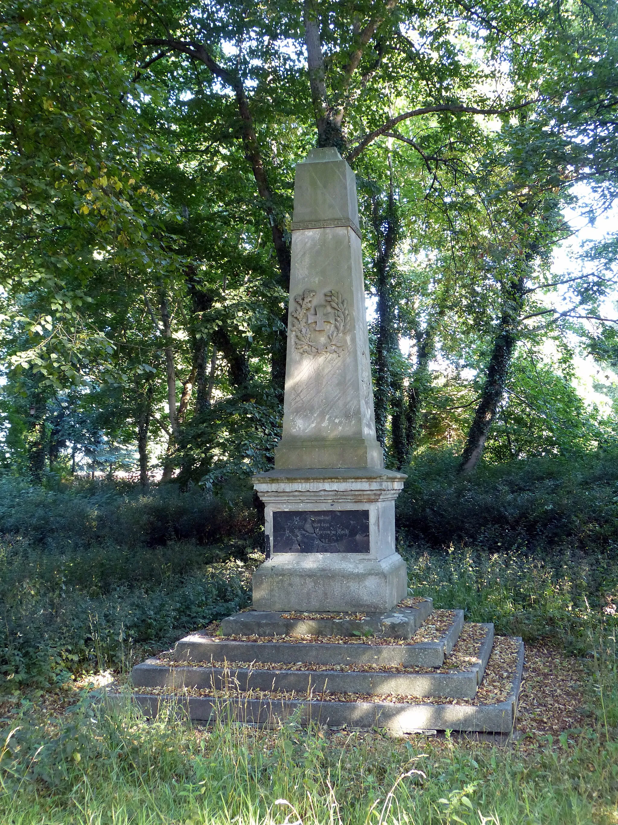 Photo showing: Loitz, Gülzow-Park, Denkmal für die Gefallenen des Deutsch-Französischen Krieges 1870/1871