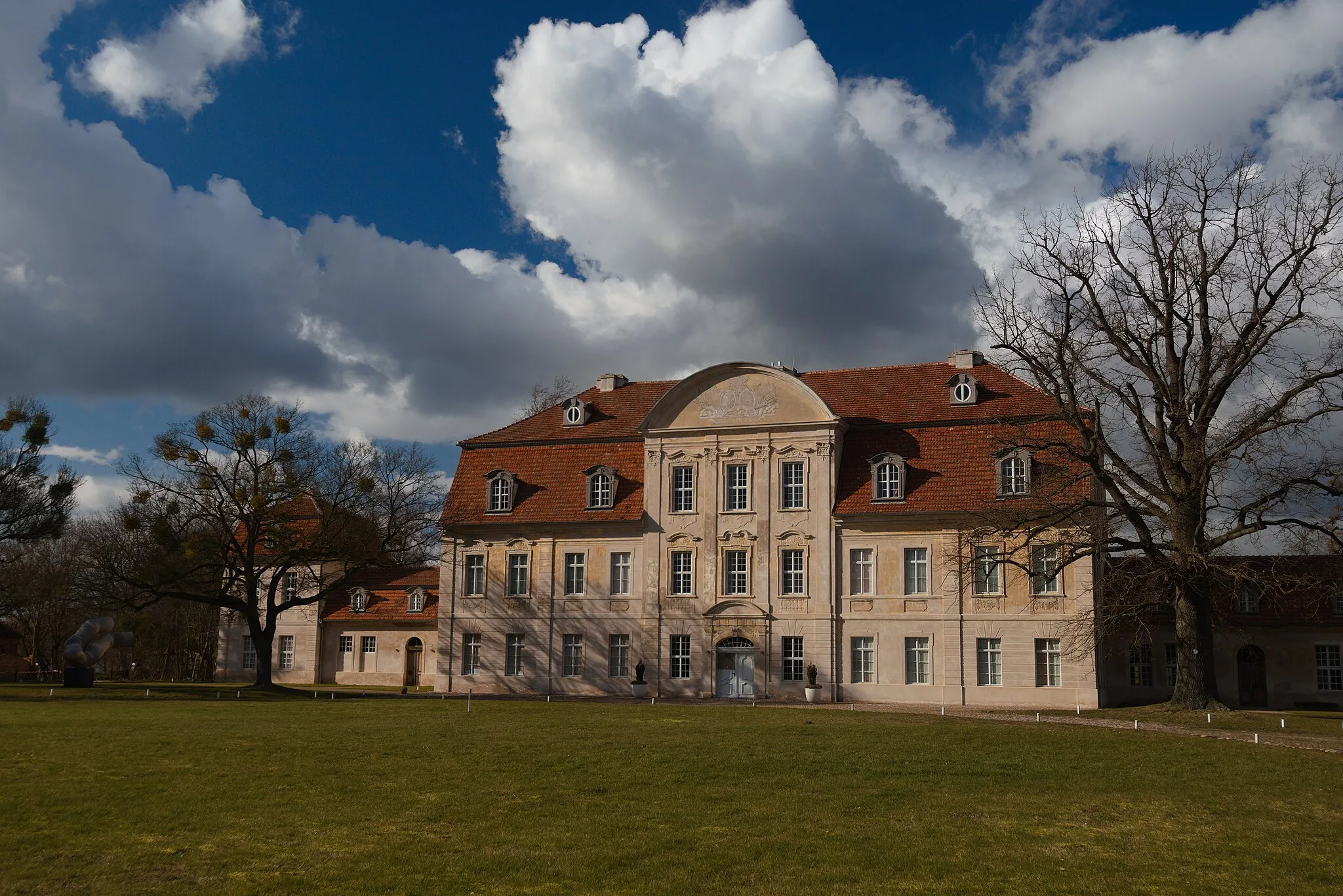 Photo showing: Manor house Kummerow, district Mecklenburgische Seenplatte, Mecklenburg-Vorpommern, N53.77009 E12.83090