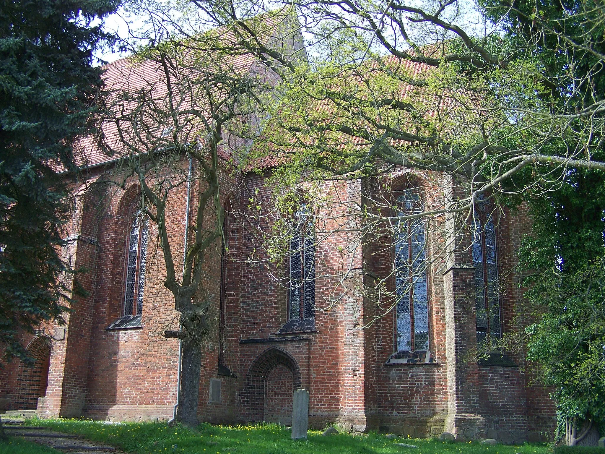 Photo showing: Pütte, Dorfkirche, Seitenansicht (2008-05-07)