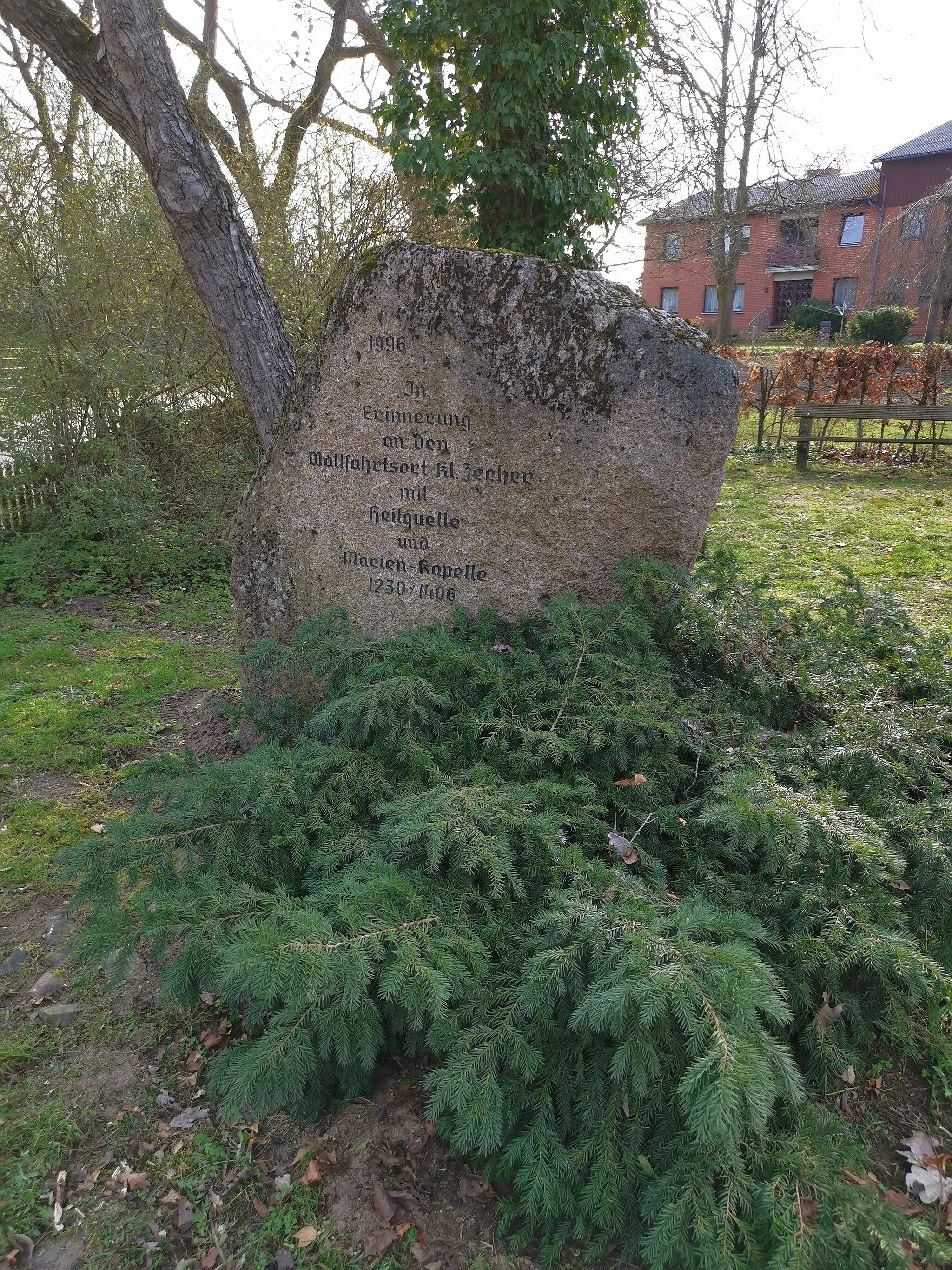 Photo showing: Gedenkstein Wallfahrtsort Heilquelle Klein Zecher (Lauenburg)