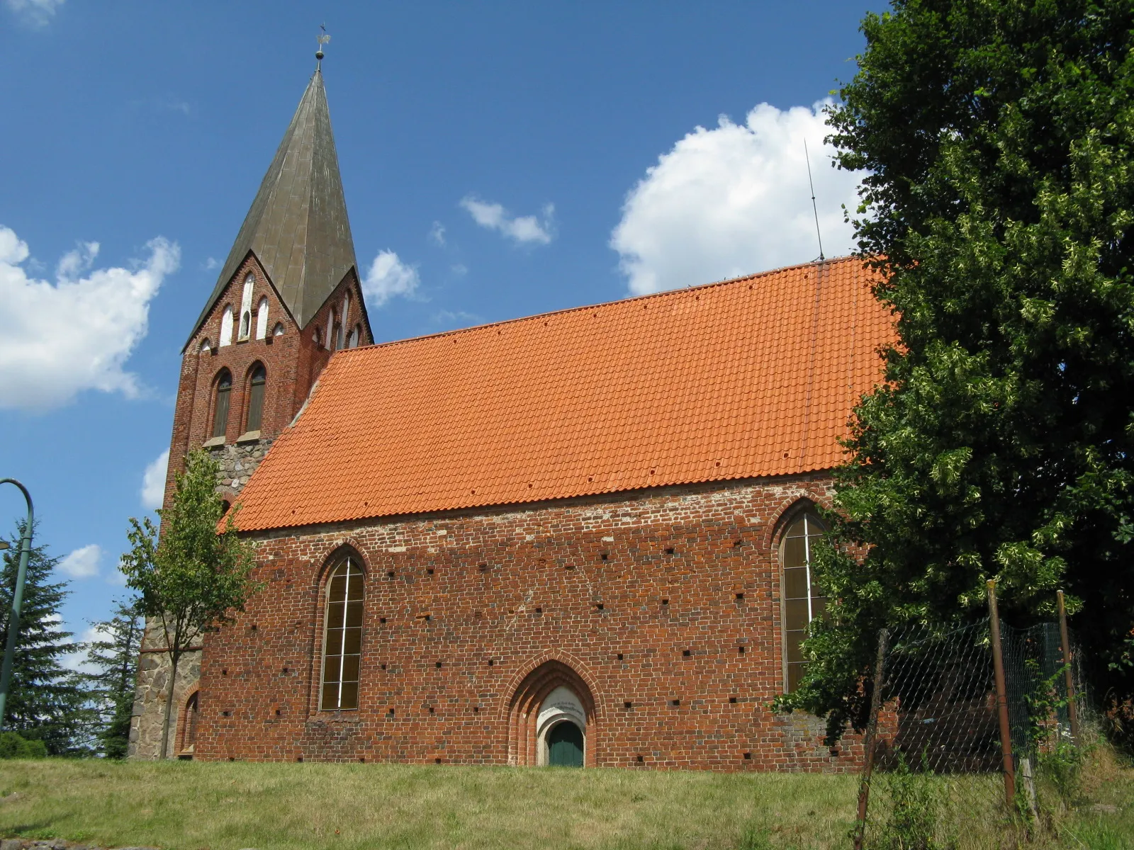 Photo showing: Church in Dobbin, district Rostock, Mecklenburg-Vorpommern, Germany