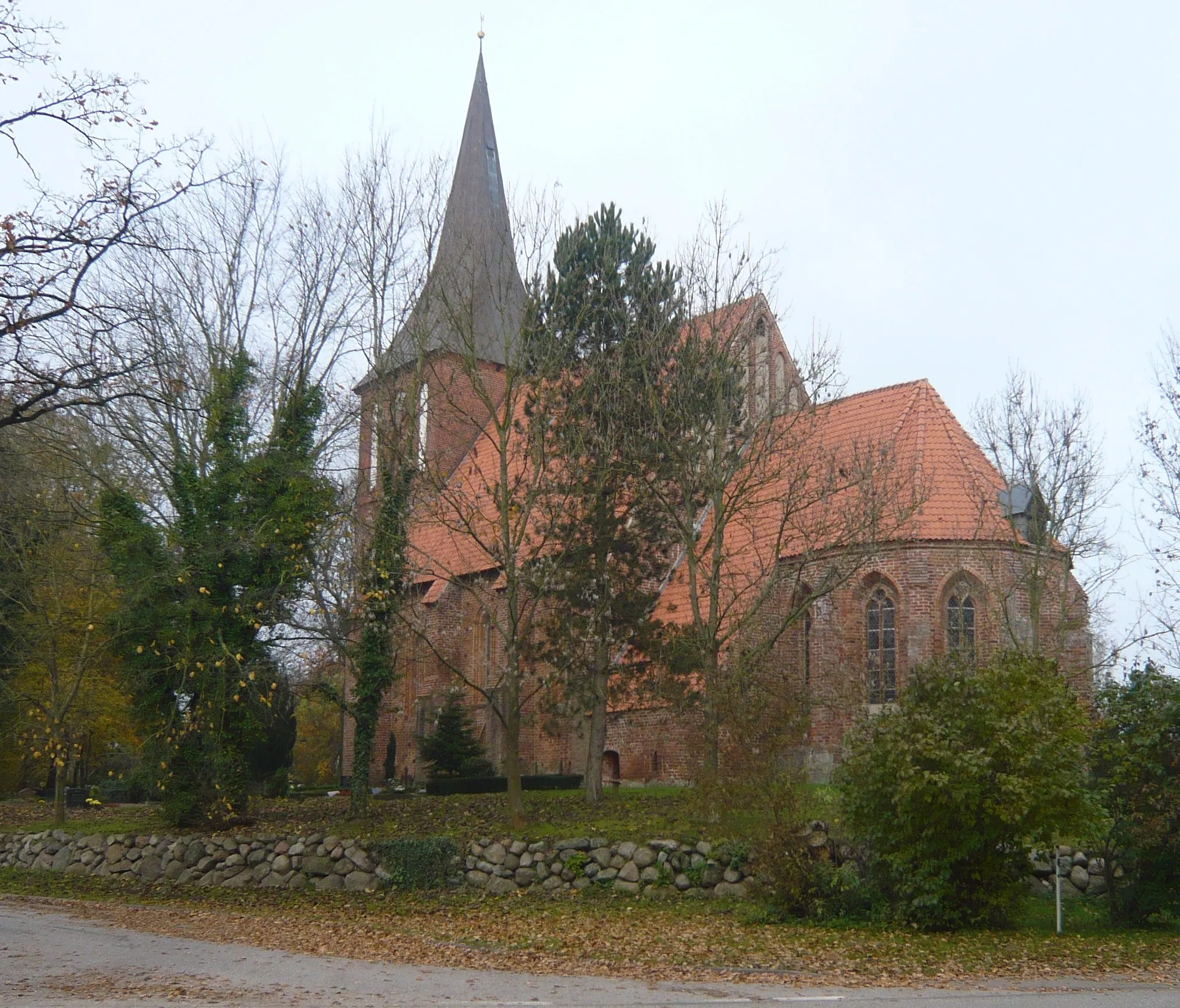 Photo showing: Ansicht der gotischen Kirche in Lüdershagen