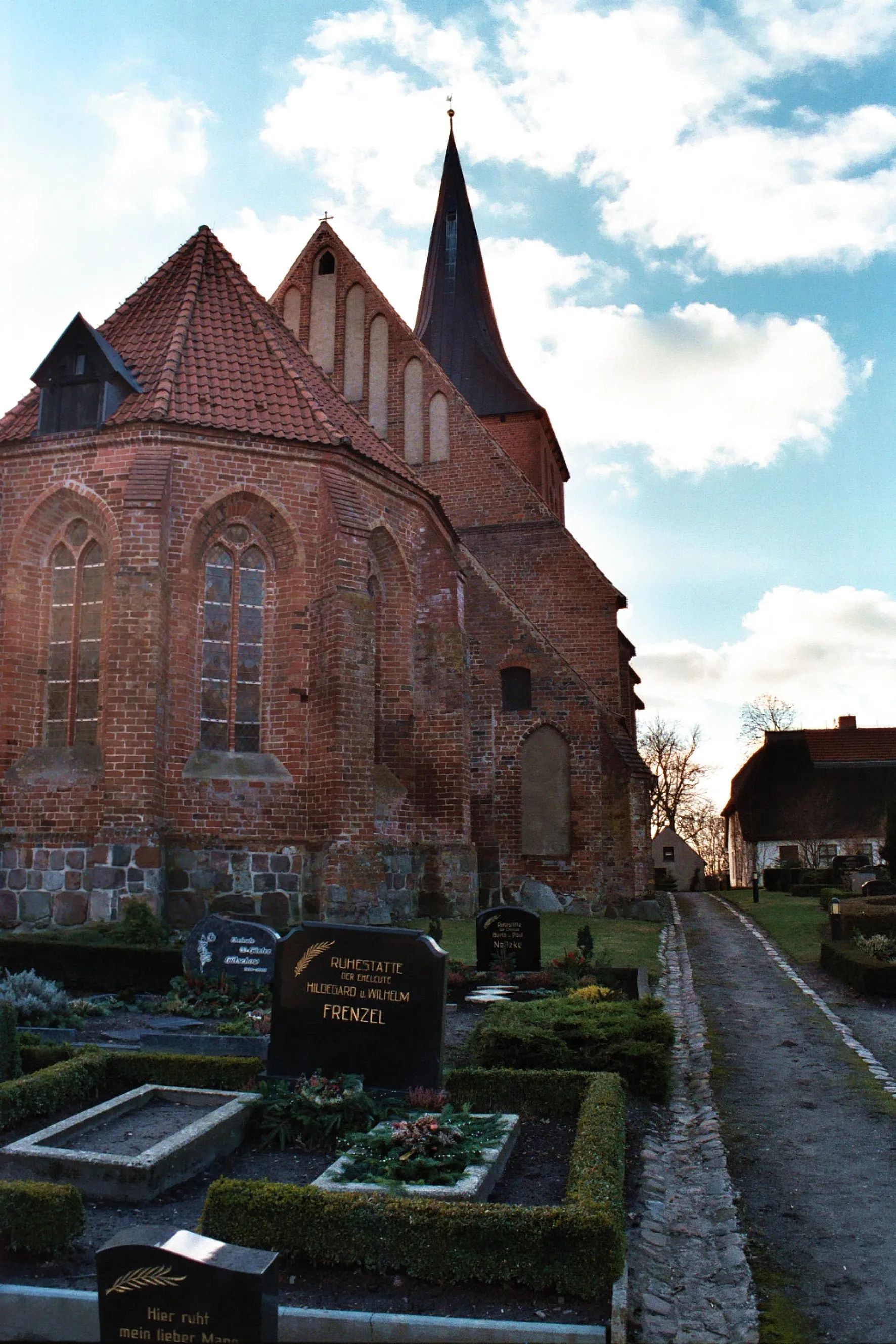 Photo showing: Lüdershagen, the village church