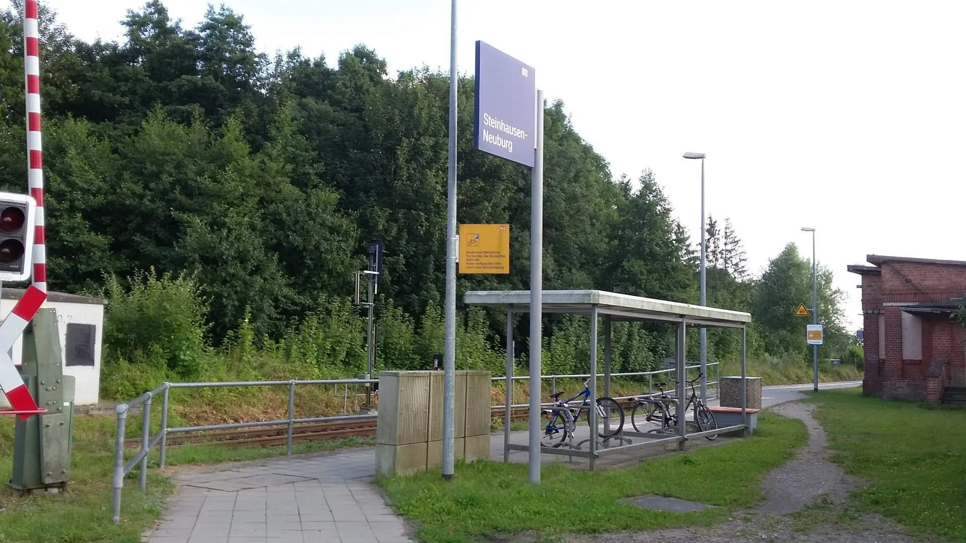 Photo showing: Steinhausen-Neuburg railway station