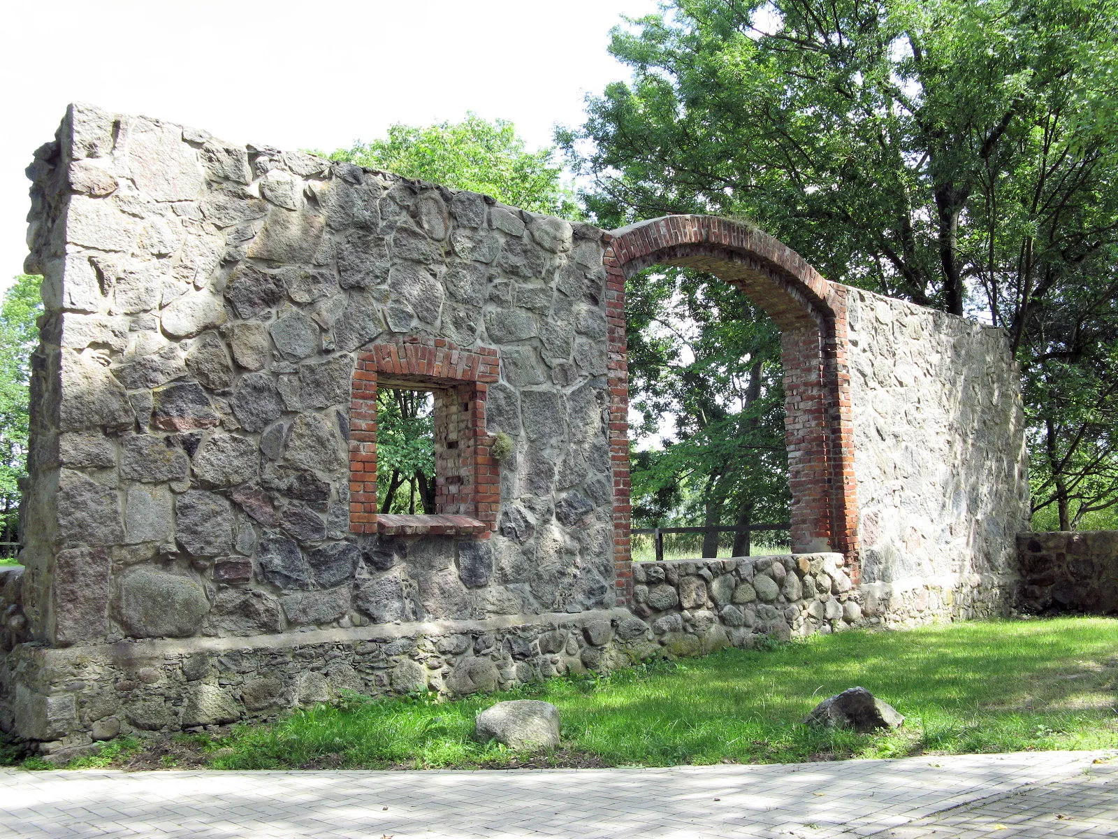 Photo showing: Ruin in the manor in Sparow, disctrict Müritz, Mecklenburg-Vorpommern, Germany