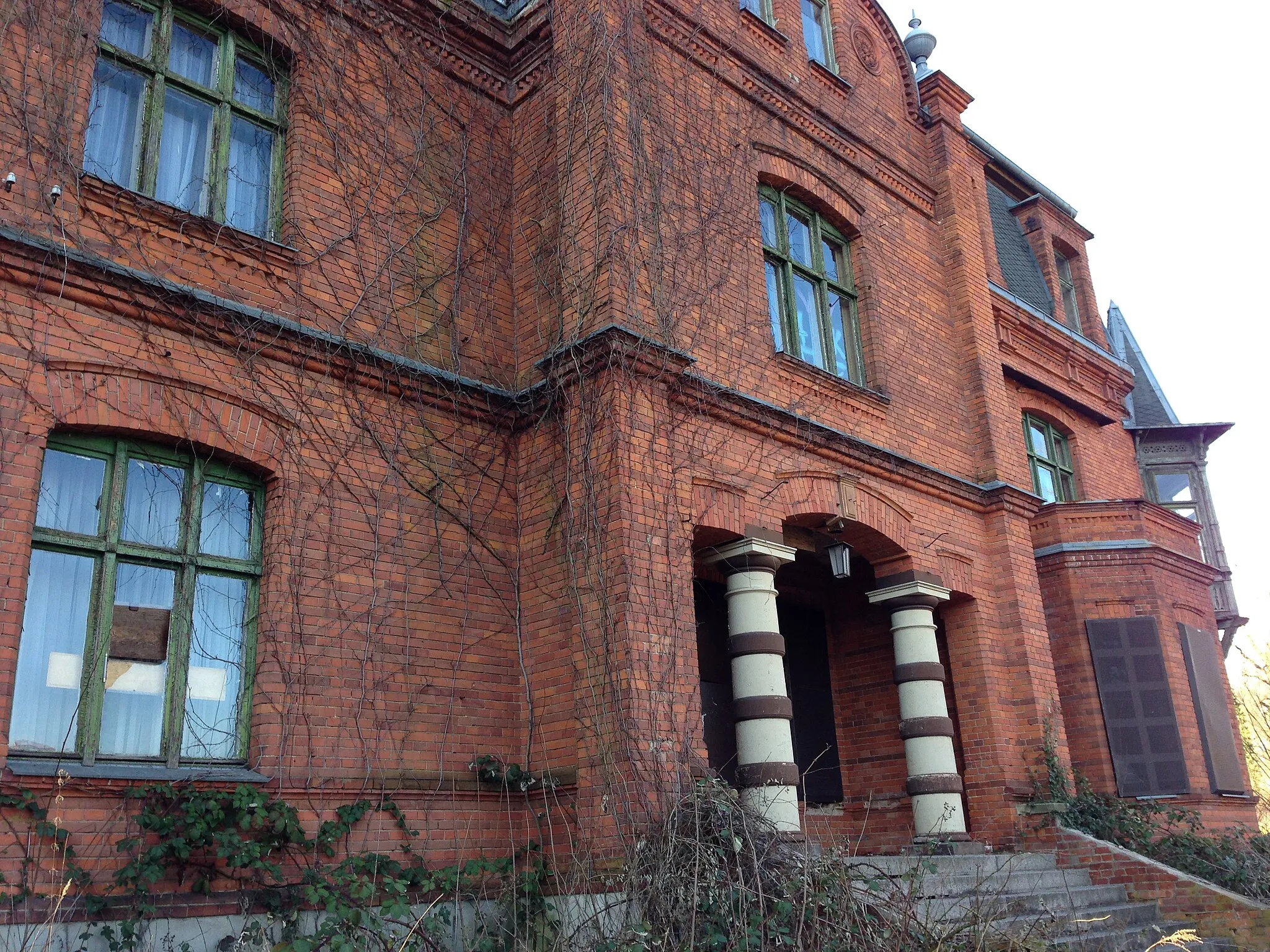 Photo showing: Manor house in Raben Steinfeld, district Ludwigslust-Parchim, Mecklenburg-Vorpommern, Germany