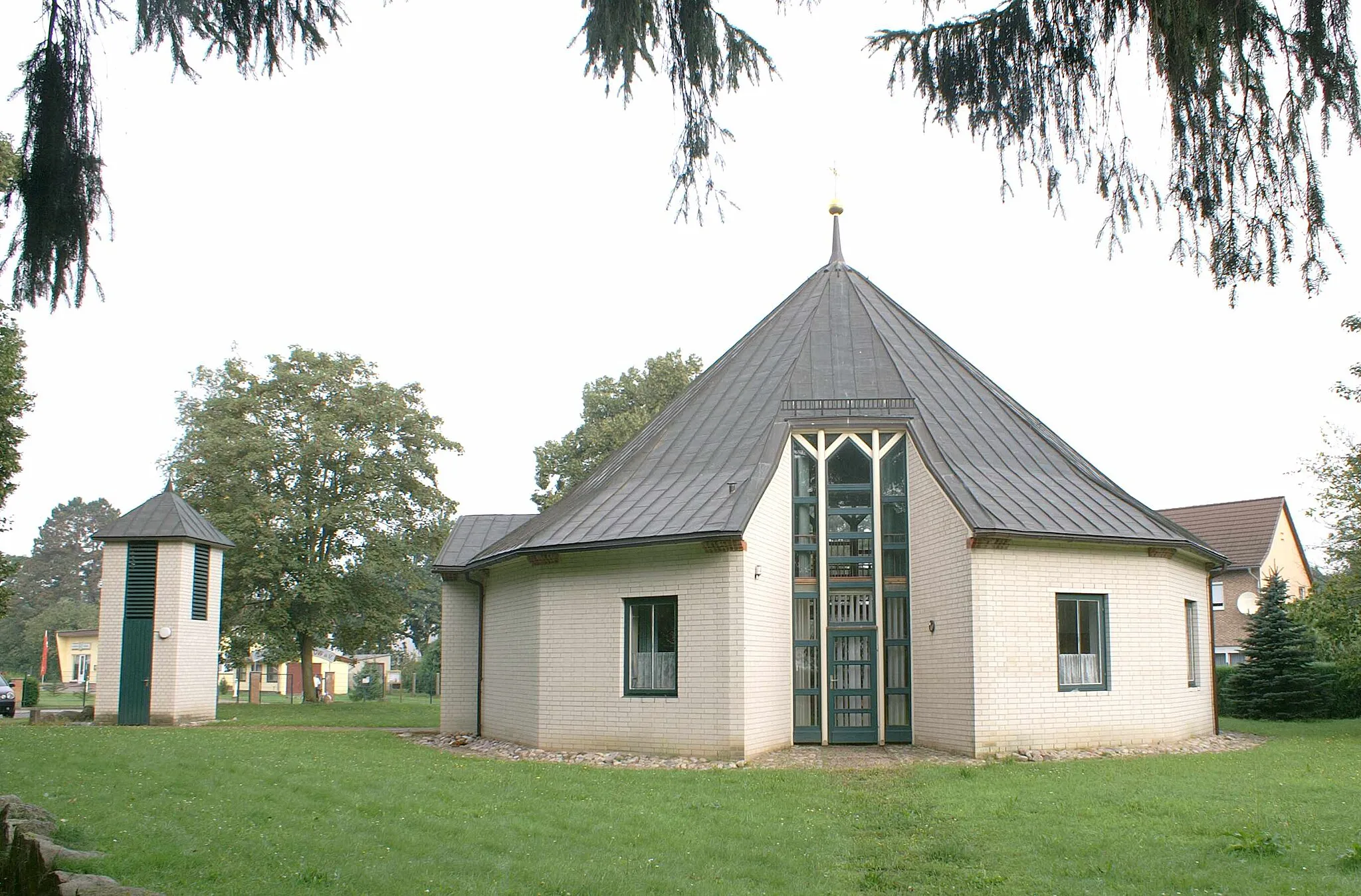 Photo showing: Tutow - Landkreis Demmmin - Zwölf-Apostel-Kirche
