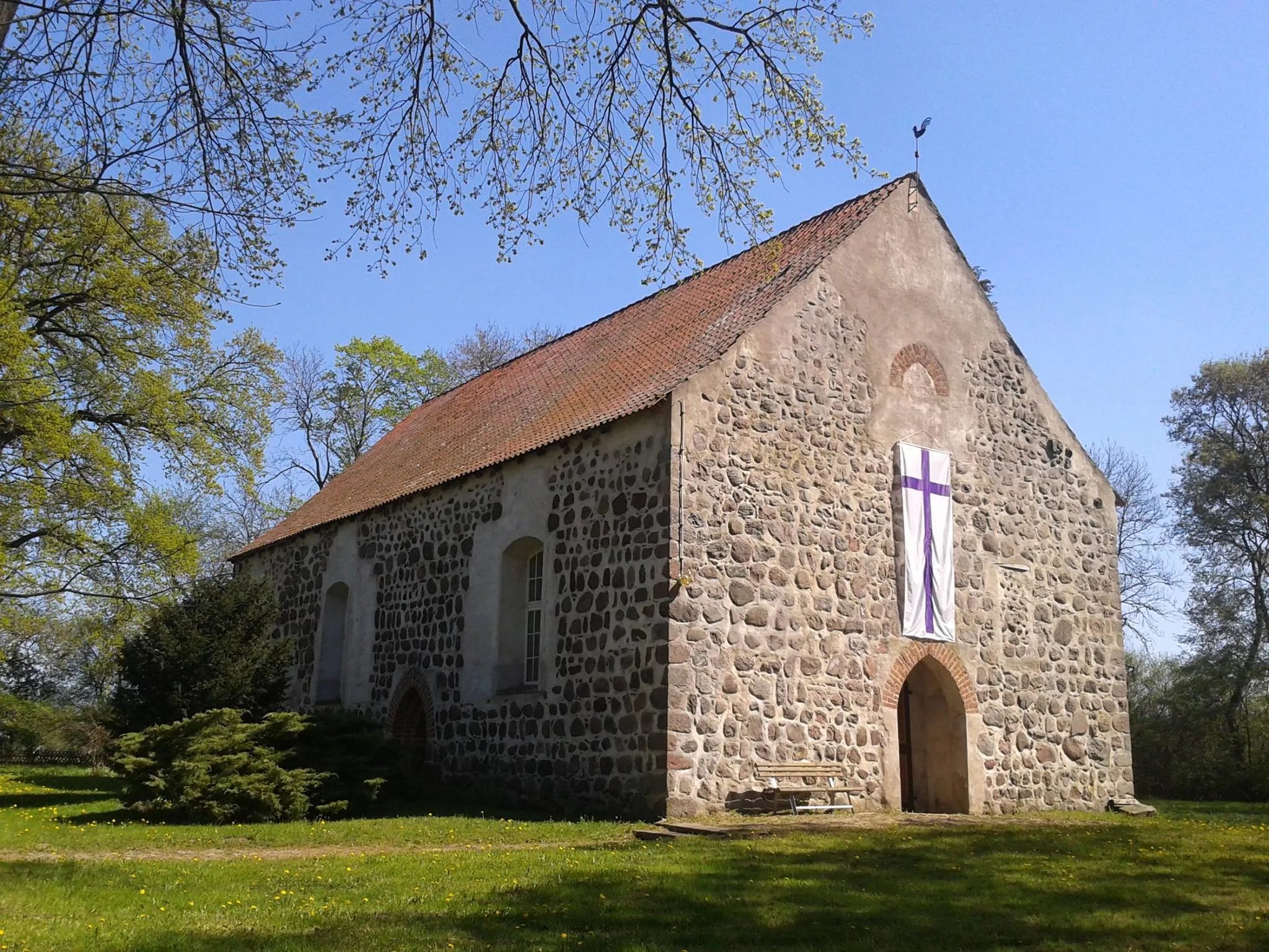Photo showing: Zum Reformationsjubiläum 2017 war die Leplower Kirche zentraler Veranstaltungsort für Artist in Parish