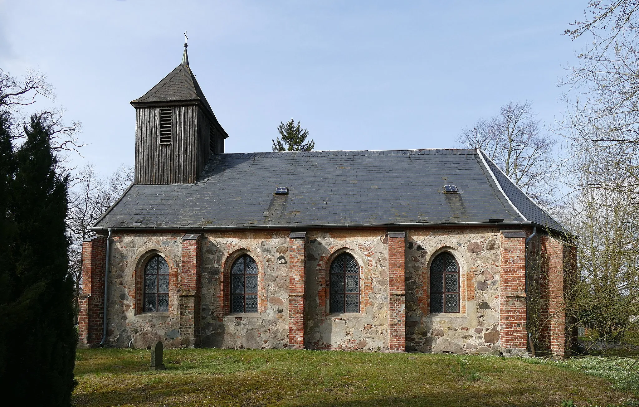 Photo showing: Kirche Hohenbollentin, Ansicht von Süden