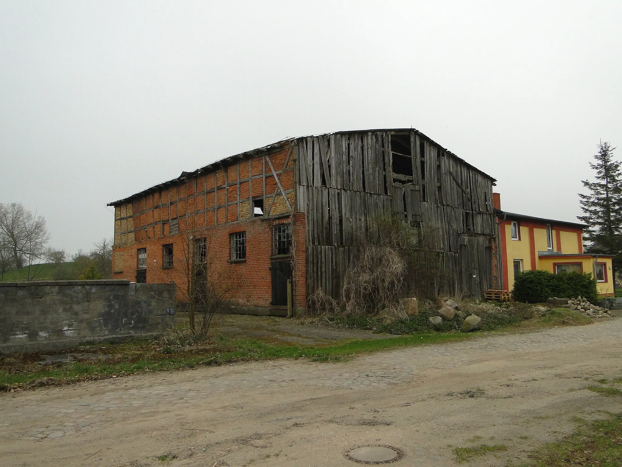 Photo showing: Barn in Zehna, district Rostock, Mecklenburg-Vorpommern, Germany