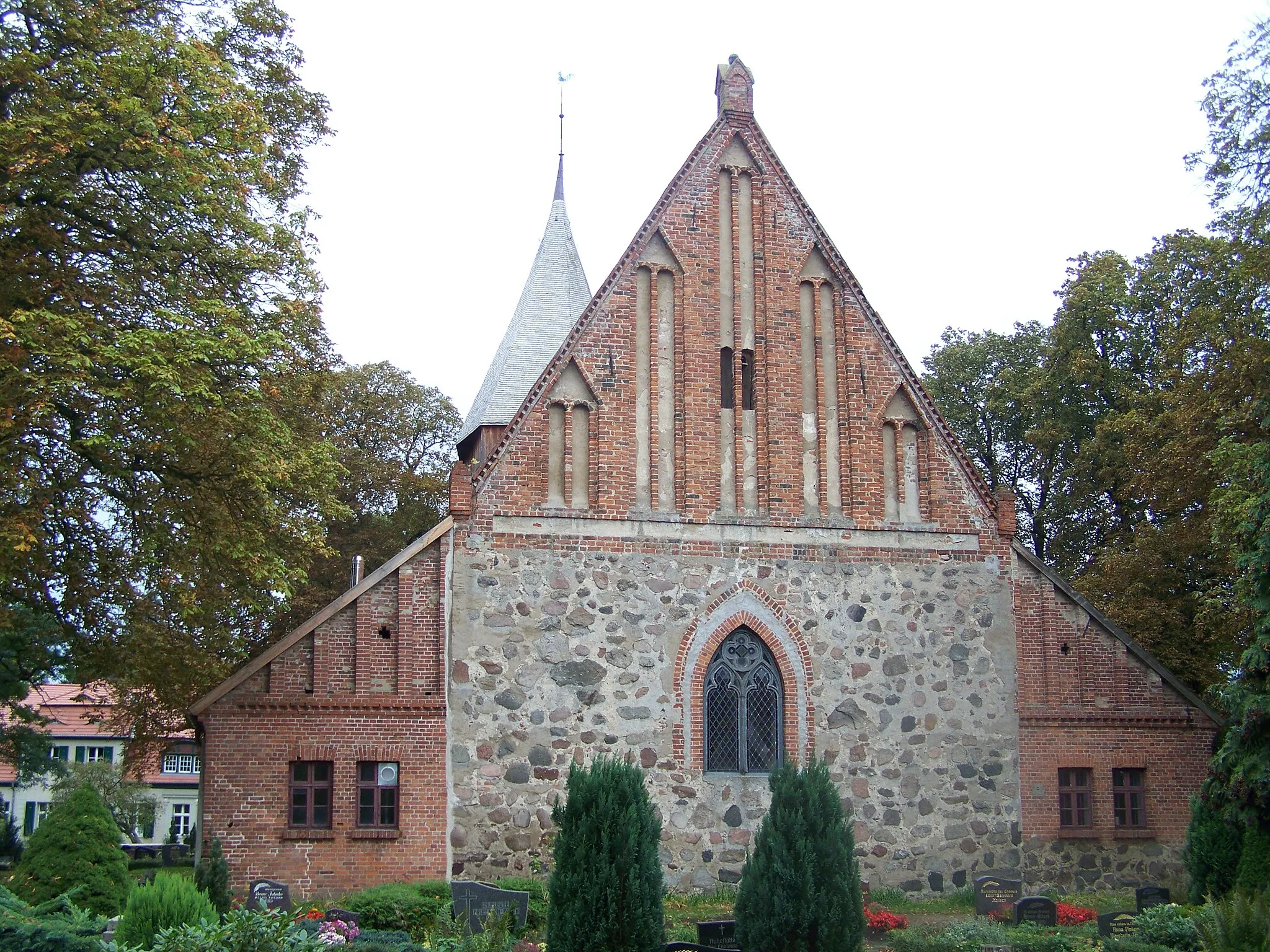 Photo showing: Kirche in Dersekow, Ansicht (2009-10-03)