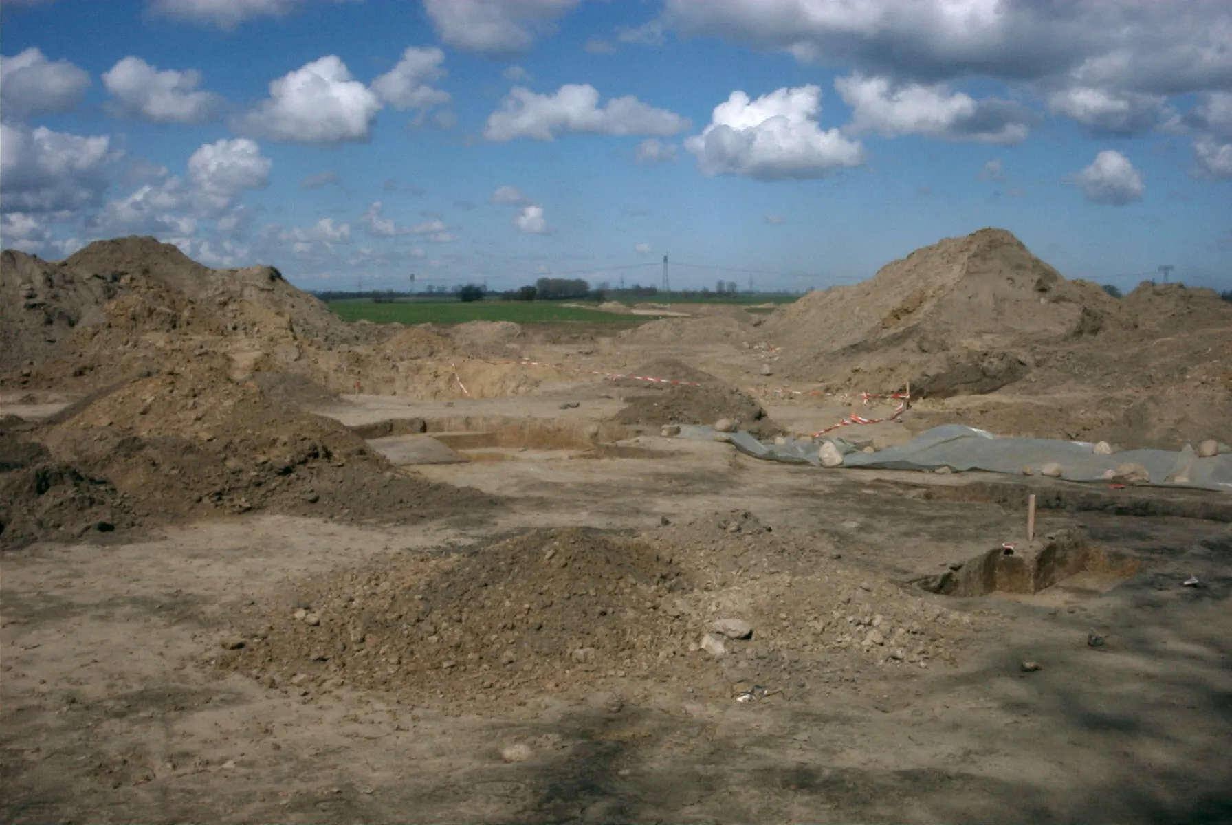 Photo showing: Ausgrabung bei Klein Zastrow auf der A 20 Trasse, 2003
