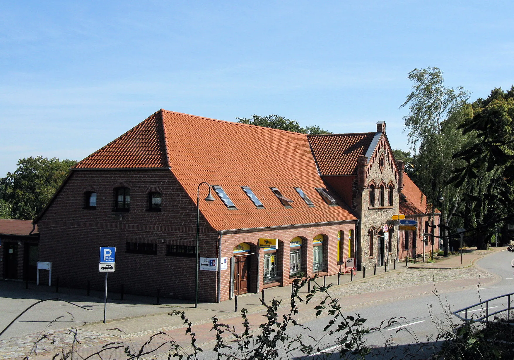 Photo showing: House with cultural heritage managed middle risalit in Kirch Grubenhagen, disctrict Müritz, Mecklenburg-Vorpommern, Germany