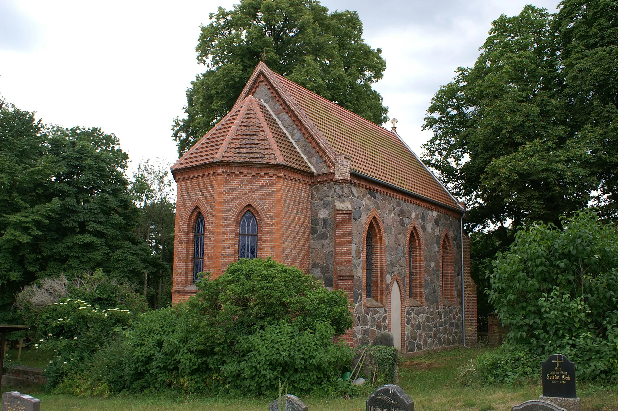 Photo showing: Kirche in Roidin, Ansicht von Nordosten