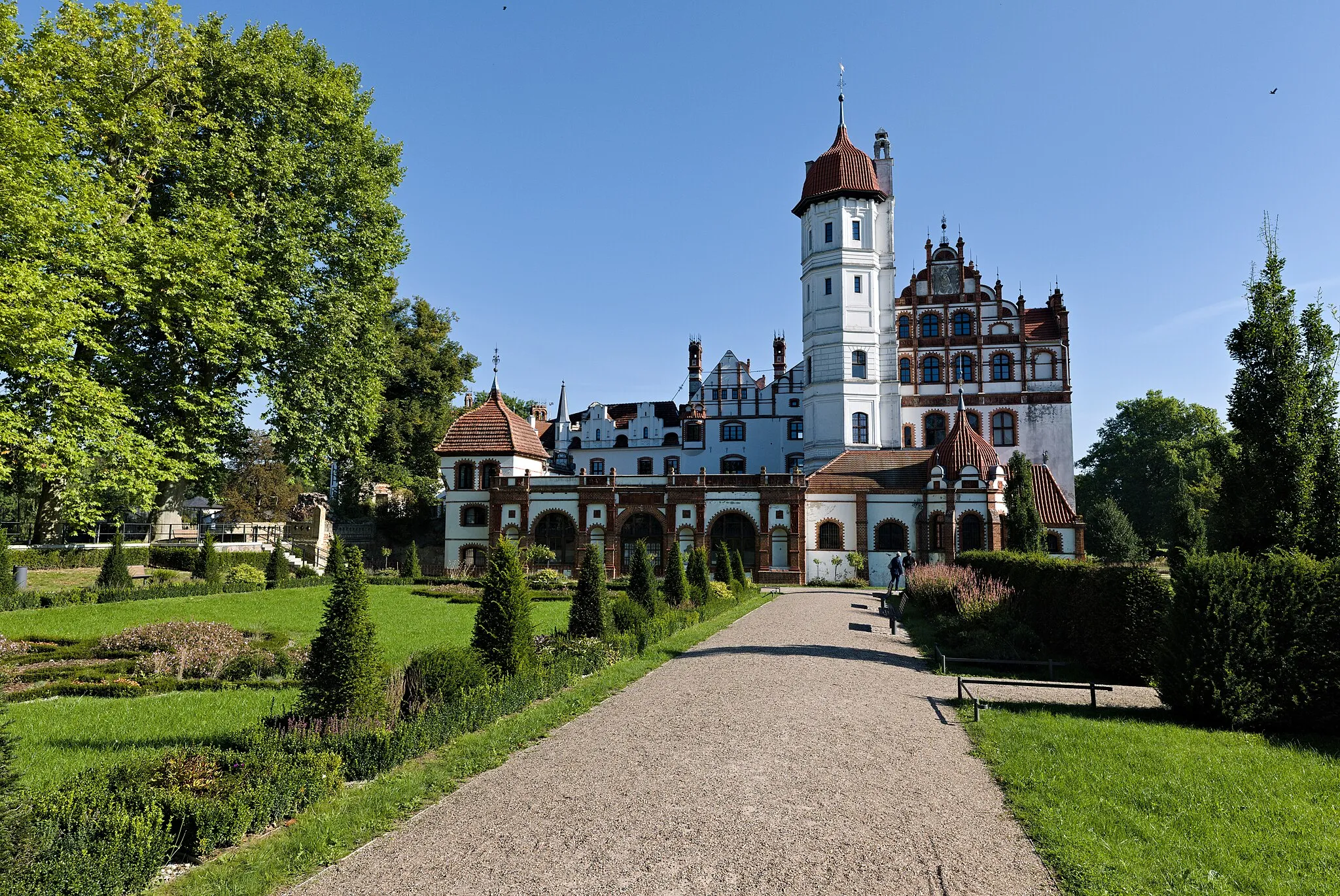 Photo showing: Schloss Basedow.