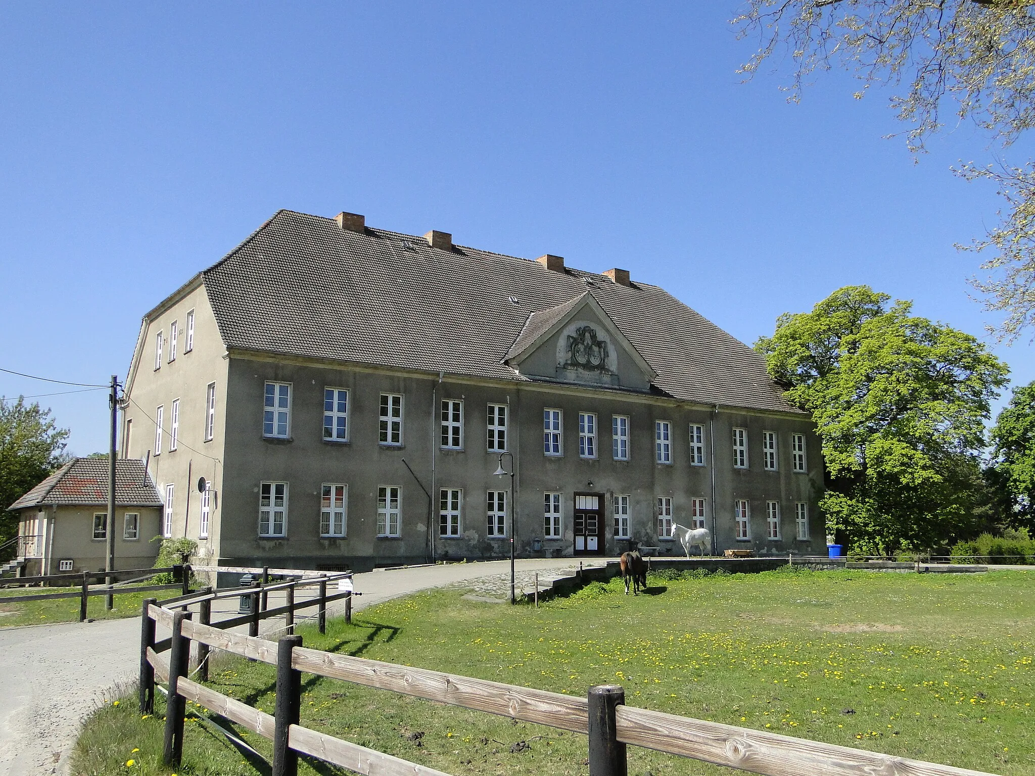 Photo showing: Manor house in Cölpin, district Mecklenburg-Strelitz, Mecklenburg-Vorpommern, Germany