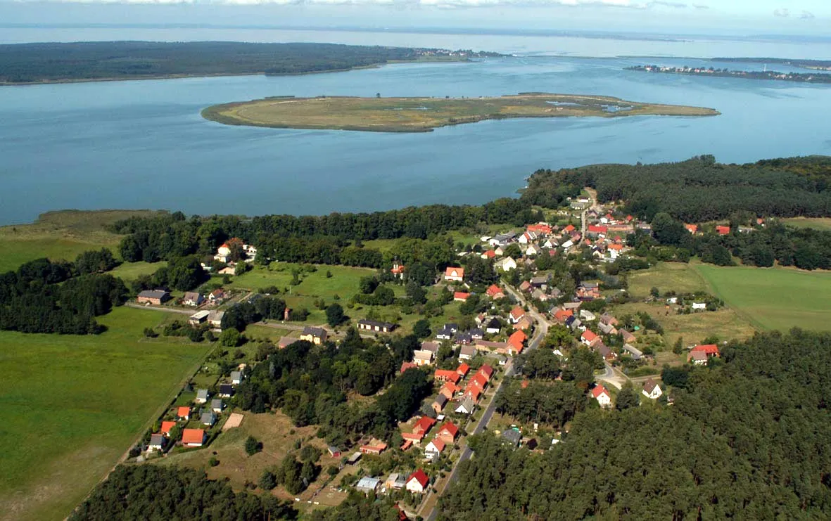 Photo showing: Das kleine Fischerdörfchen Rieth aus der Vogelperspektive