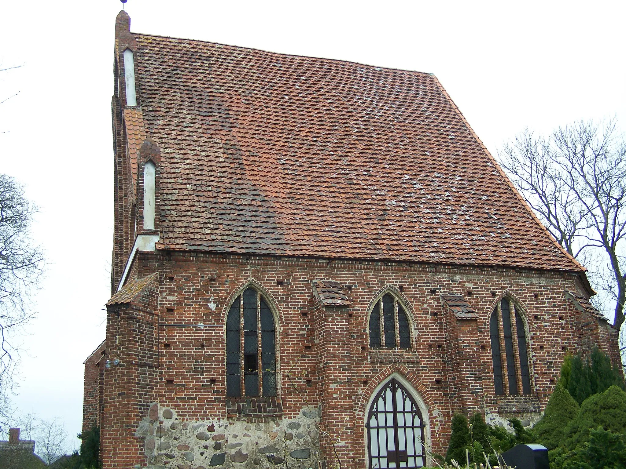 Photo showing: Dorfkirche_Velgast,_Seitenansicht