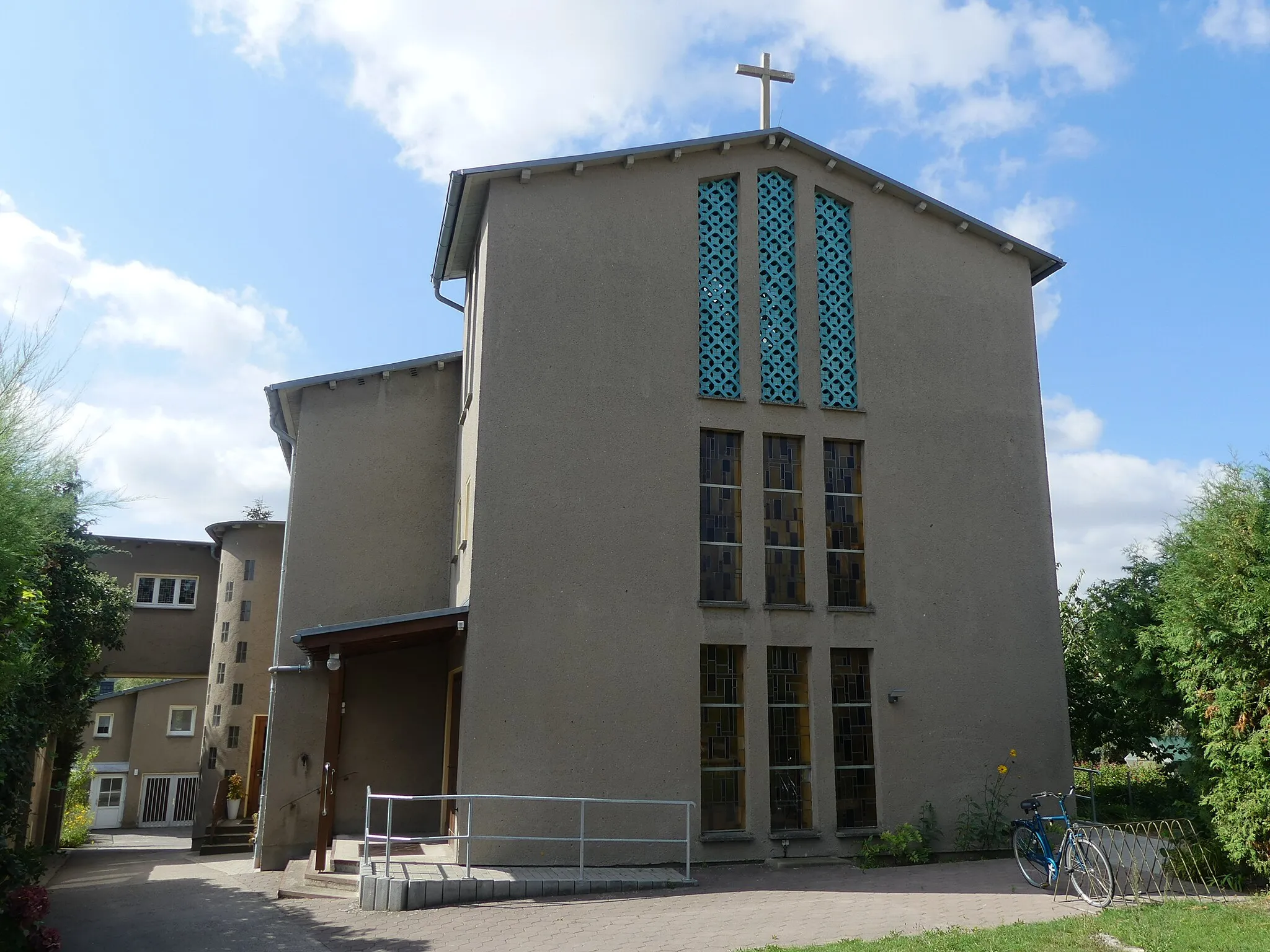 Photo showing: Römisch-katholische Kirche "Mariä Himmelfahrt" in Neukloster/Mecklenburg. Außenansicht.