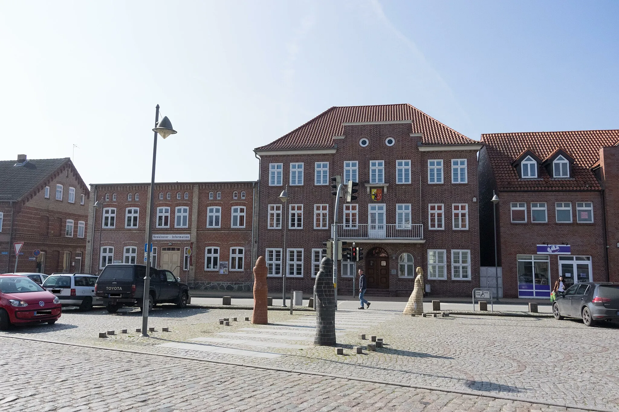 Photo showing: Neukloster in Mecklenburg-Vorpommern. Das Rathaus in der Hauptstraße steht unter Denkmalschutz.