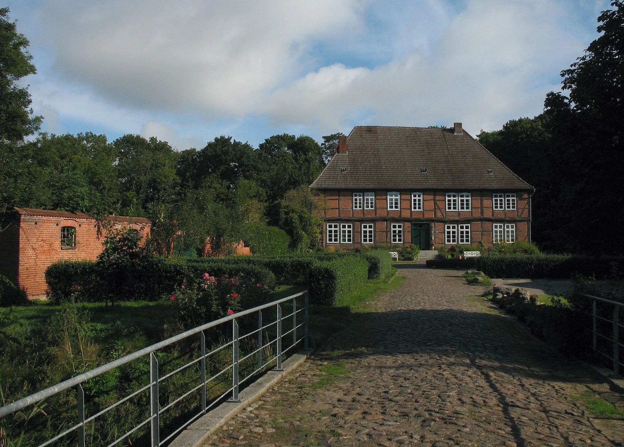 Photo showing: Manor in Groß Wüstenfelde in Mecklenburg-Western Pomerania, Germany