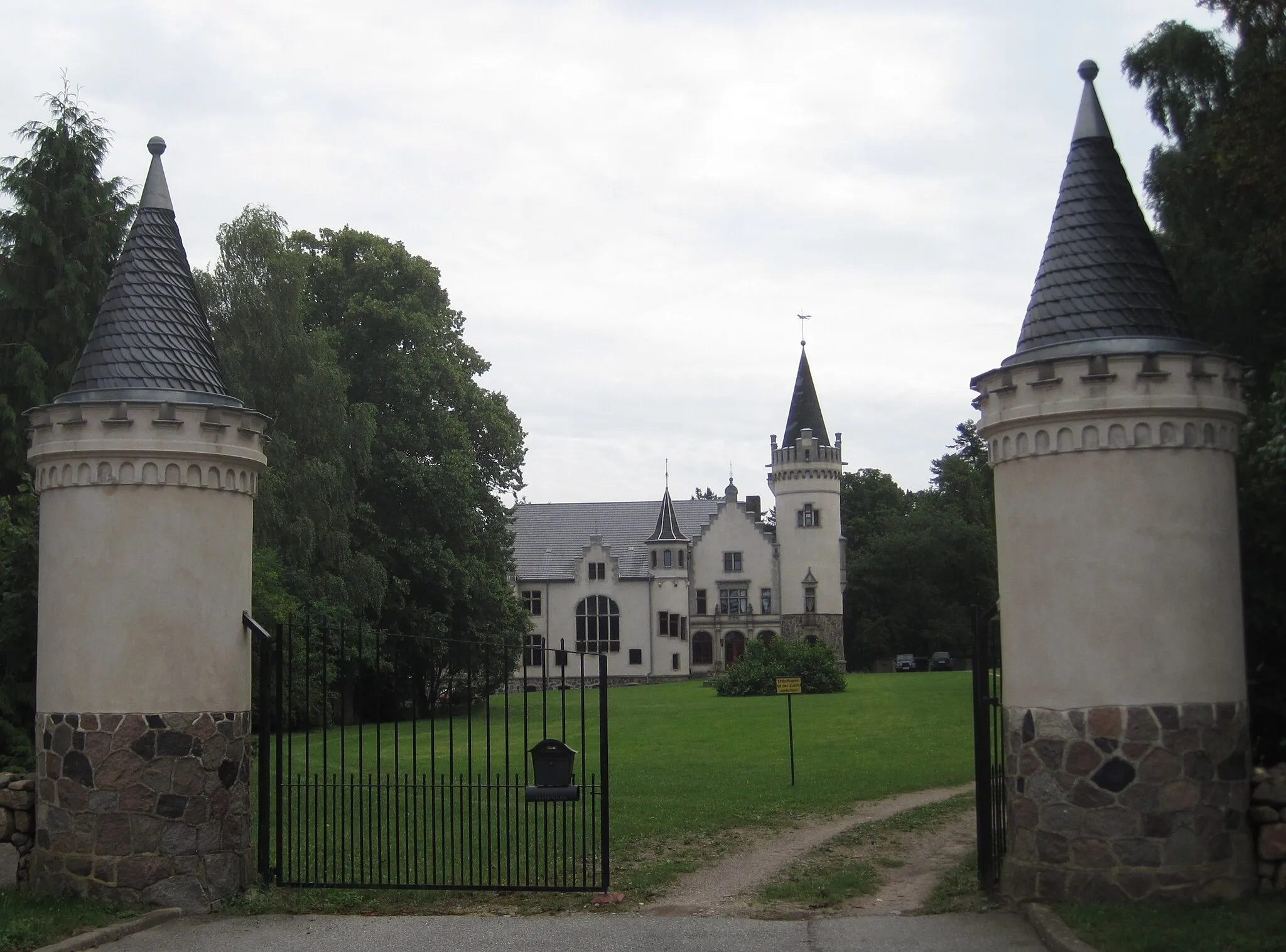 Photo showing: Manorhouse in Katelbogen in Baumgarten municipality in the Güstrow district of Mecklenburg.