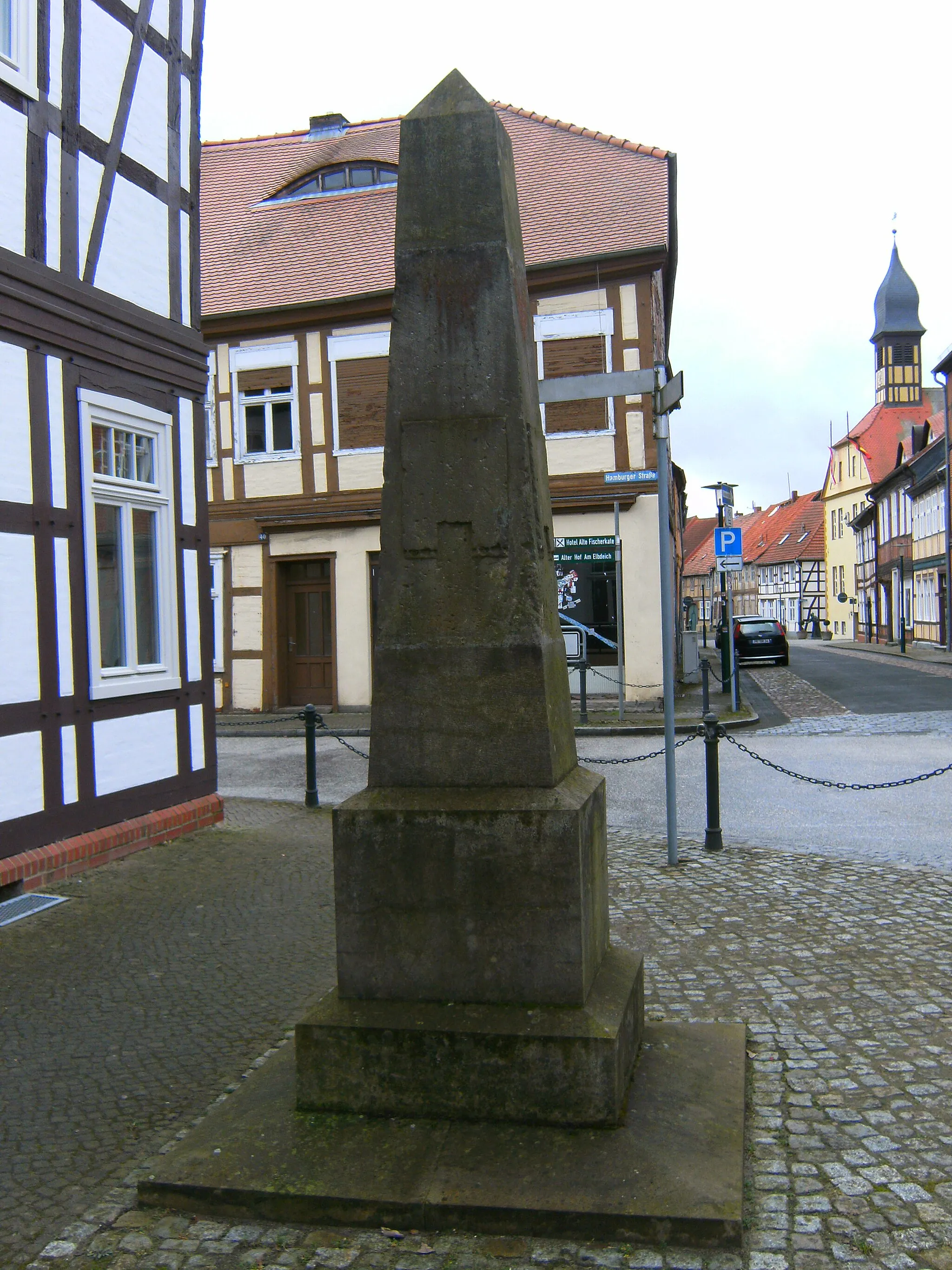 Photo showing: Lenzen (Elbe), Germany: Prussian milestone of 1803/04 for postal service at market place.