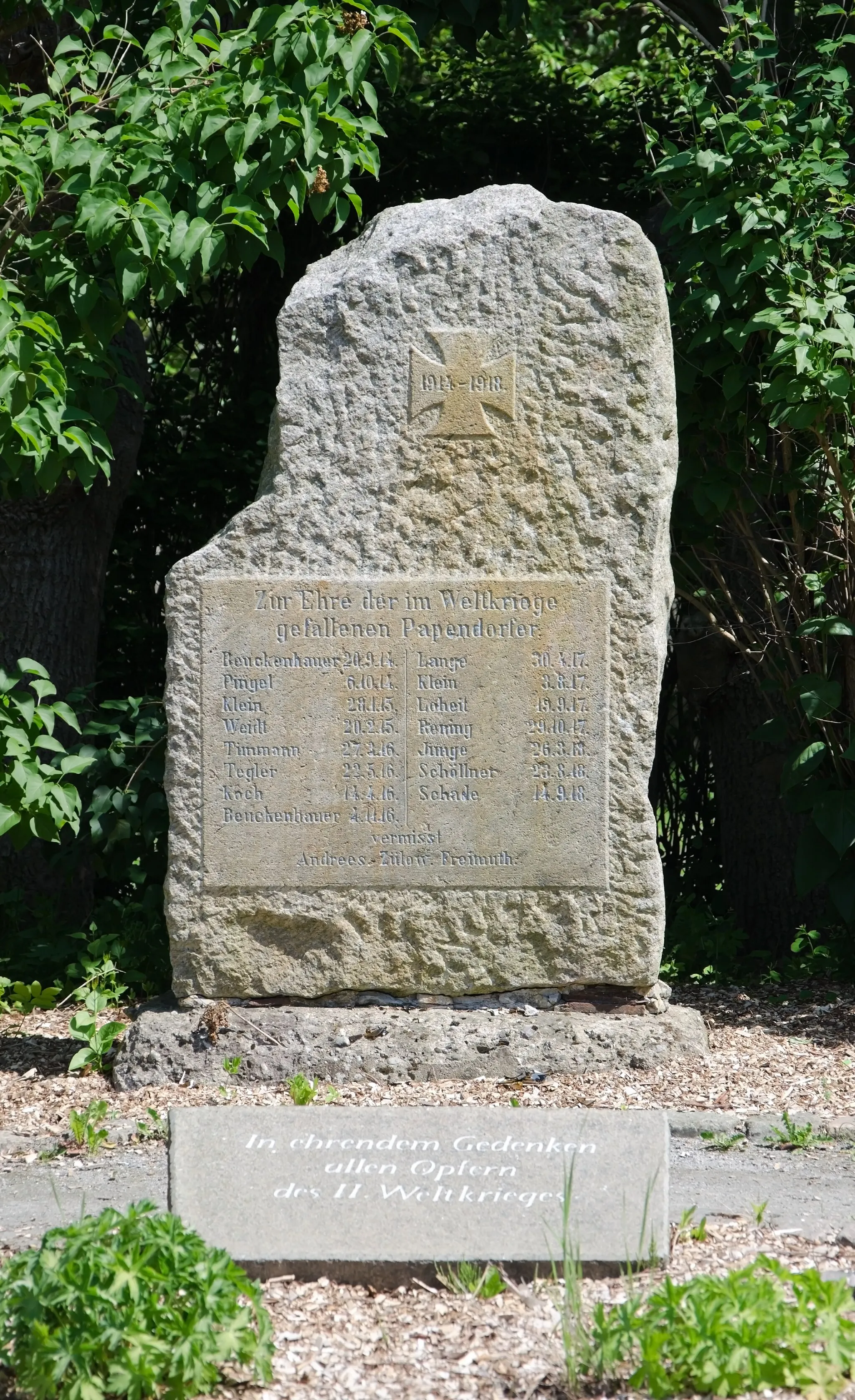 Photo showing: Kriegerdenkmal in Papendorf