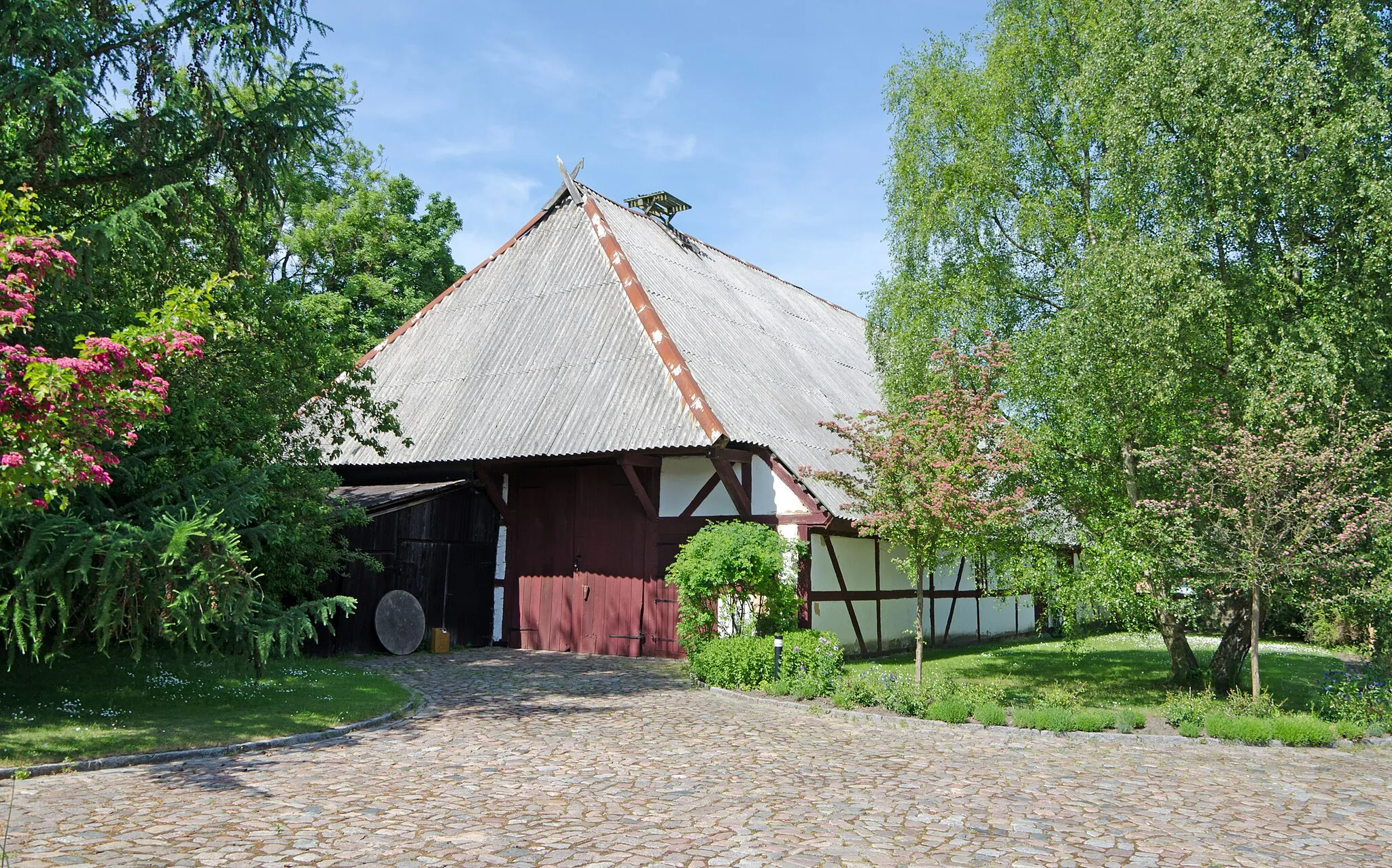 Photo showing: Denkmalgeschütztes Gebäude in der Hufe IV Papendorf