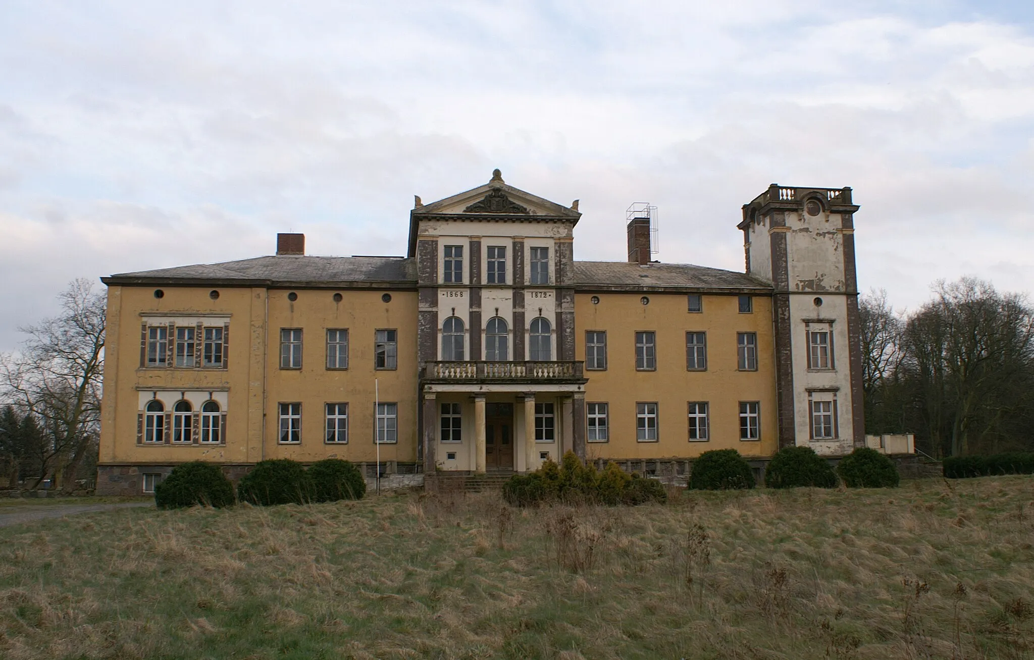 Photo showing: Gültz, Landkreis Demmin, Herrenhaus, Westseite