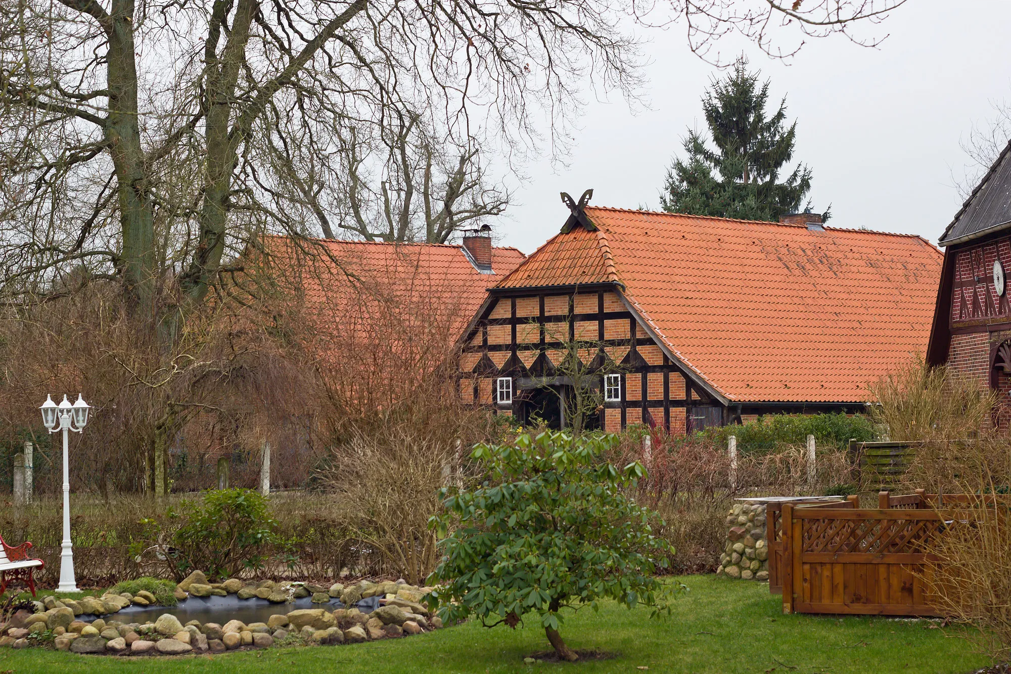 Photo showing: Old center of the village Karwitz near Dannenberg (Elbe), with modernized residential buildings.