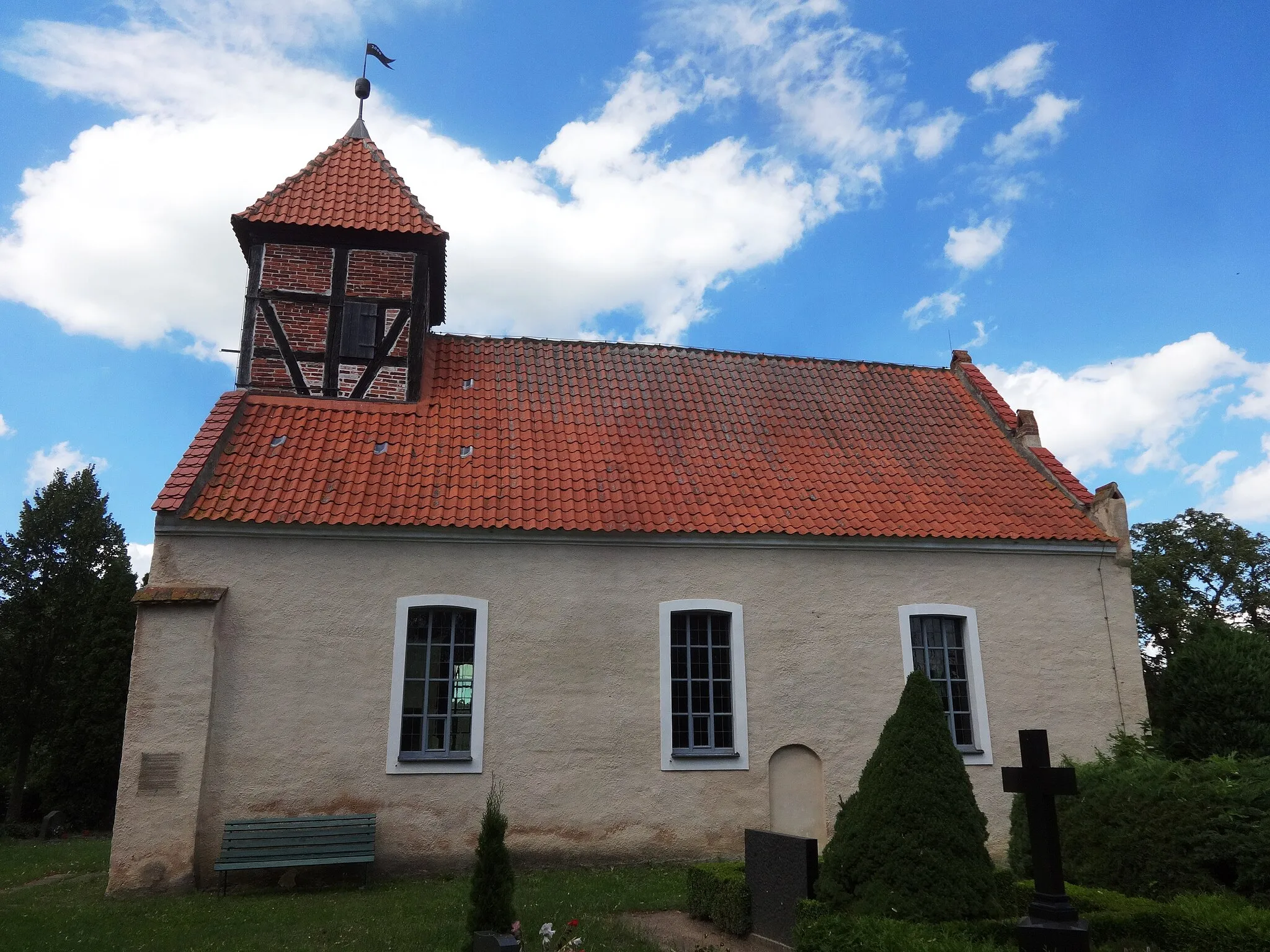 Photo showing: Die Kirche in Bugewitz ist ein Sakralbau aus dem 15. Jahrhundert in Vorpommern. Im Innenraum steht unter anderem eine Grünberg-Orgel aus dem Jahr 1886.