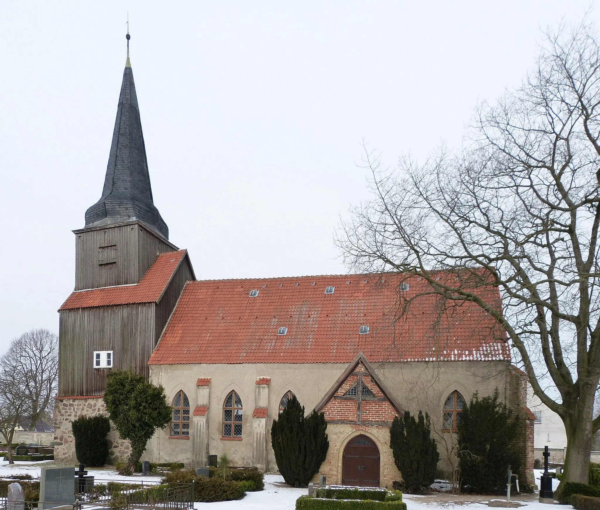 Photo showing: Kirche in Krien, Südseite