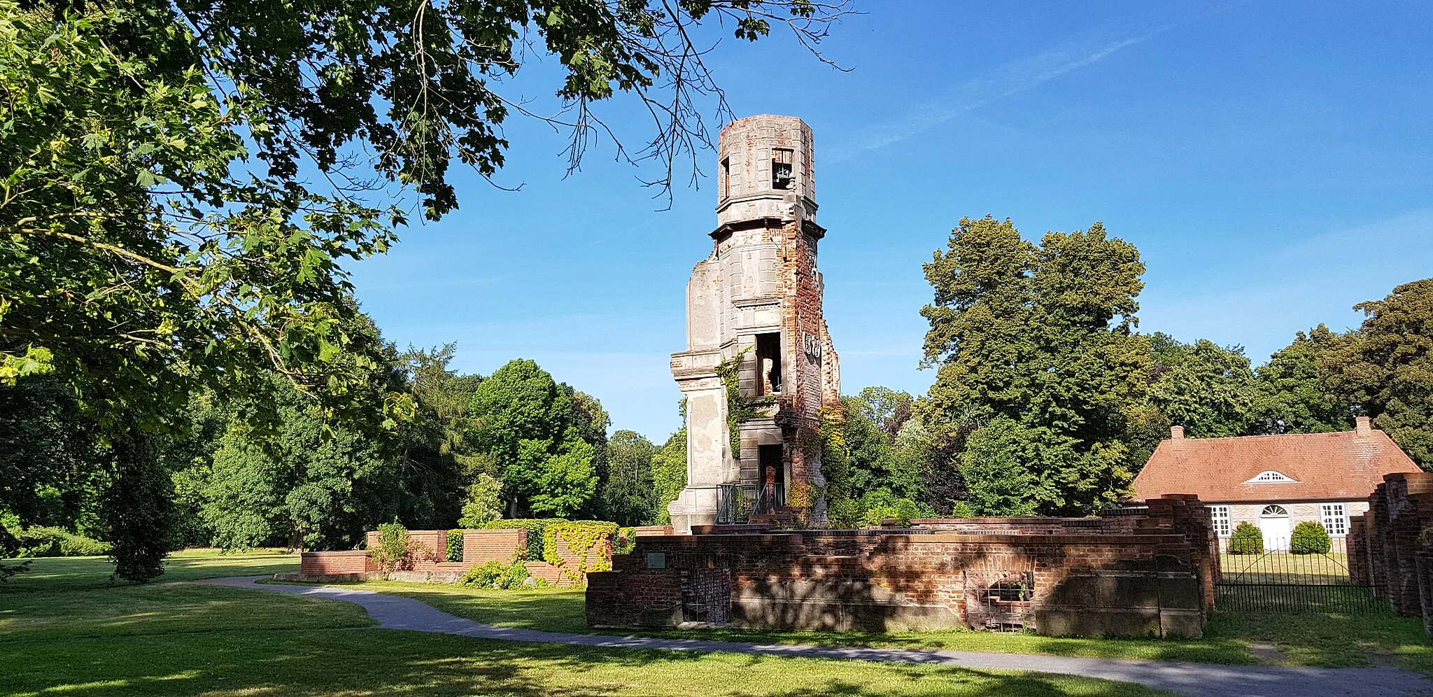 Photo showing: Mecklenburg Vorpommern Schlossruine Pansevitz,18569 Kluis