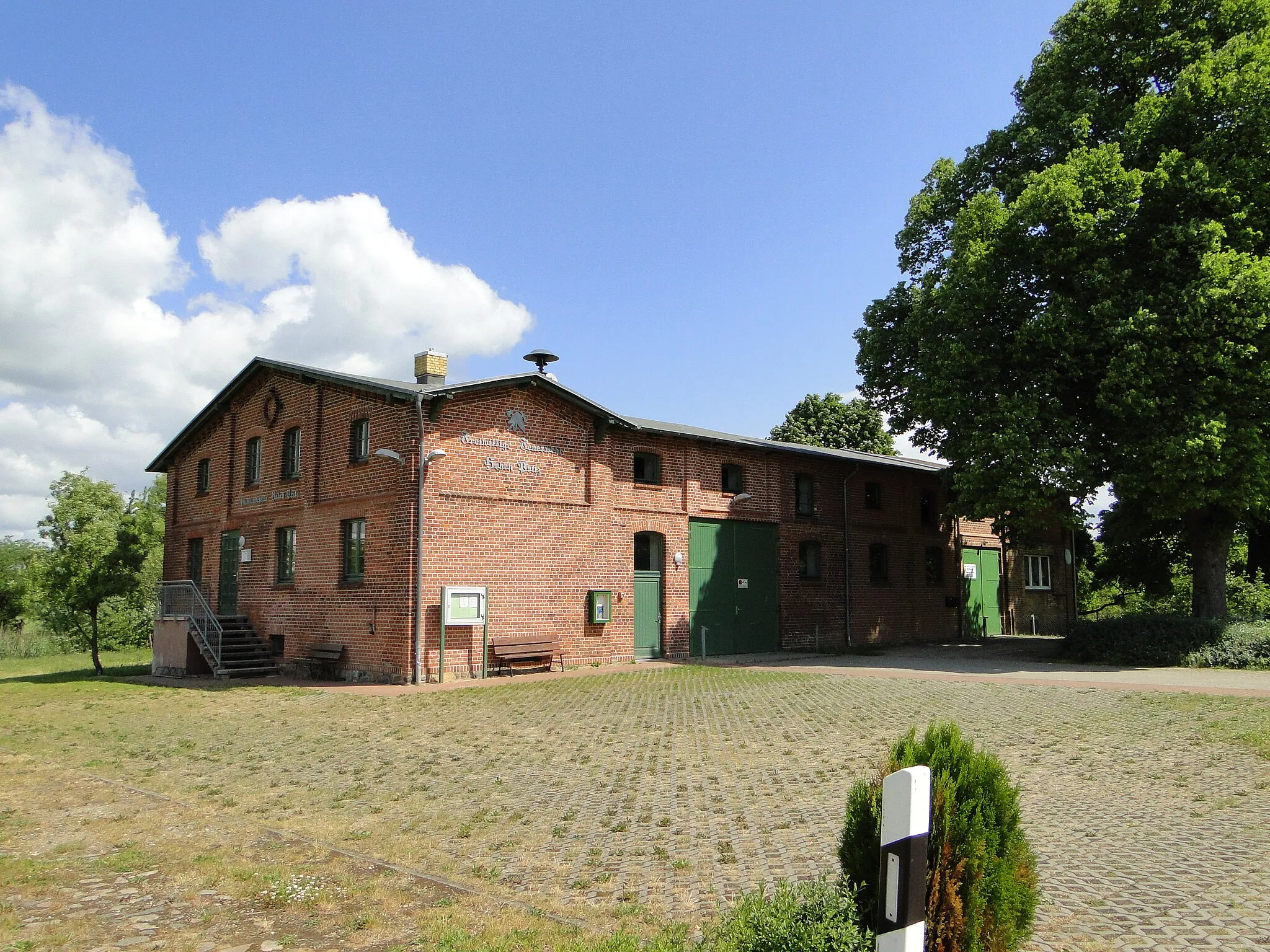 Photo showing: House of municipality and fire station in Hohen Pritz, district Ludwigslust-Parchim, Mecklenburg-Vorpommern, Germany