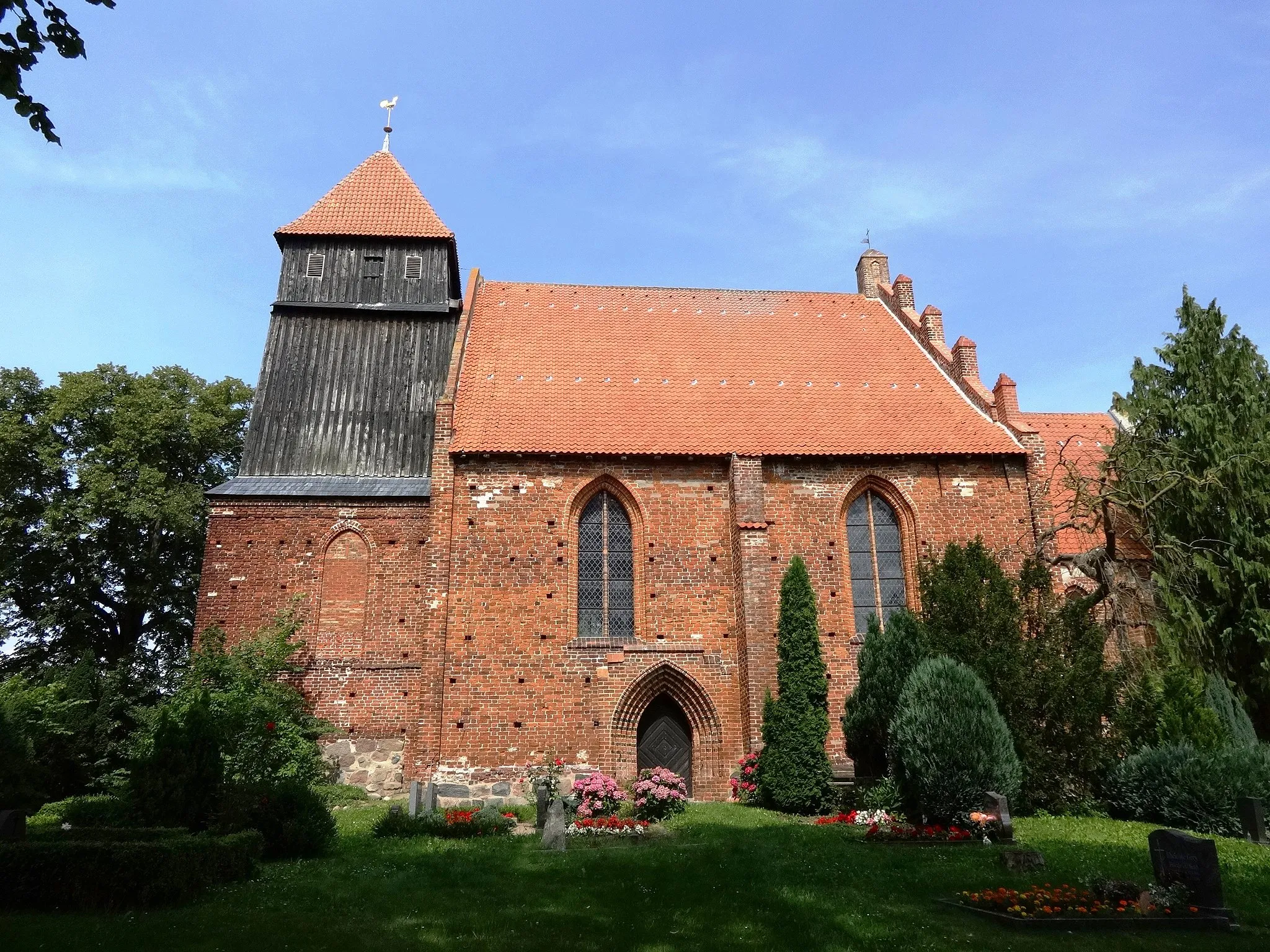 Photo showing: Dorfkirche Reinberg, Backsteinbau aus dem 13. Jahrhundert in der Gemeinde Sundhagen, Vorpommern-Greifswald, Mecklenburg-Vorpommern