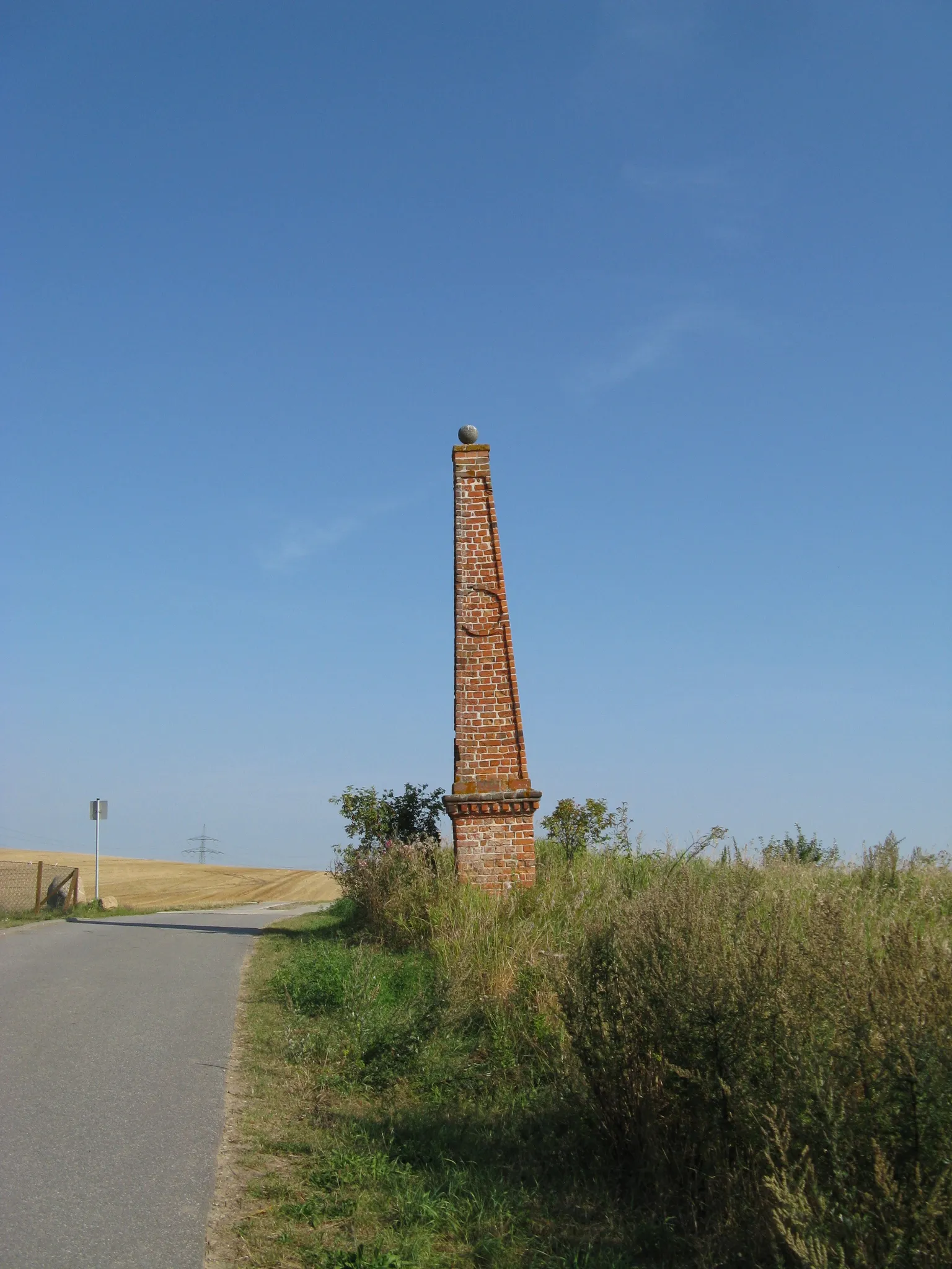 Photo showing: Court obelisk in Karow, disctrict Güstrow, Mecklenburg-Vorpommern, Germany