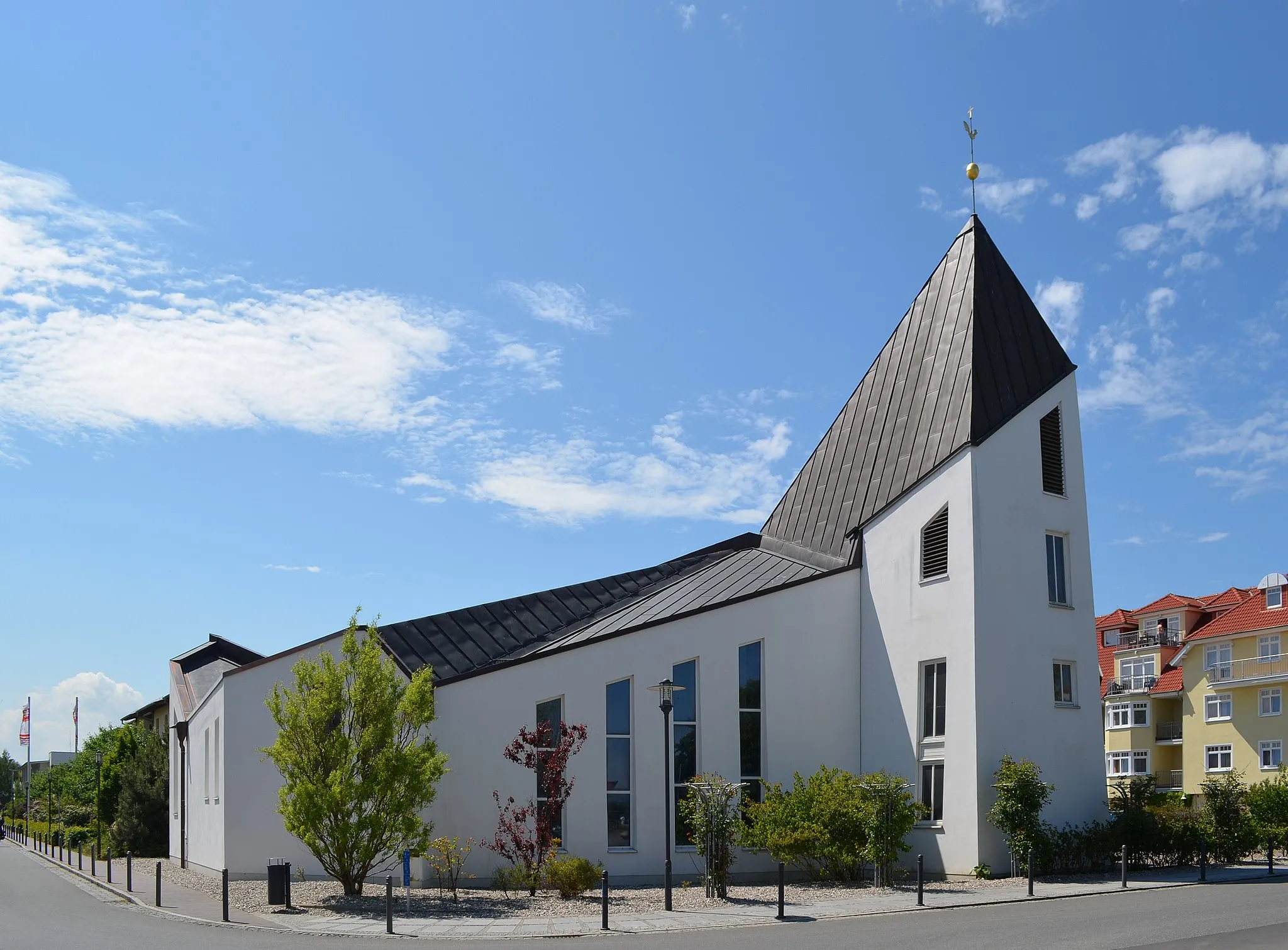 Photo showing: Kühlungsborn, Kath. Dreifaltigkeitskirche, Außenansicht 9