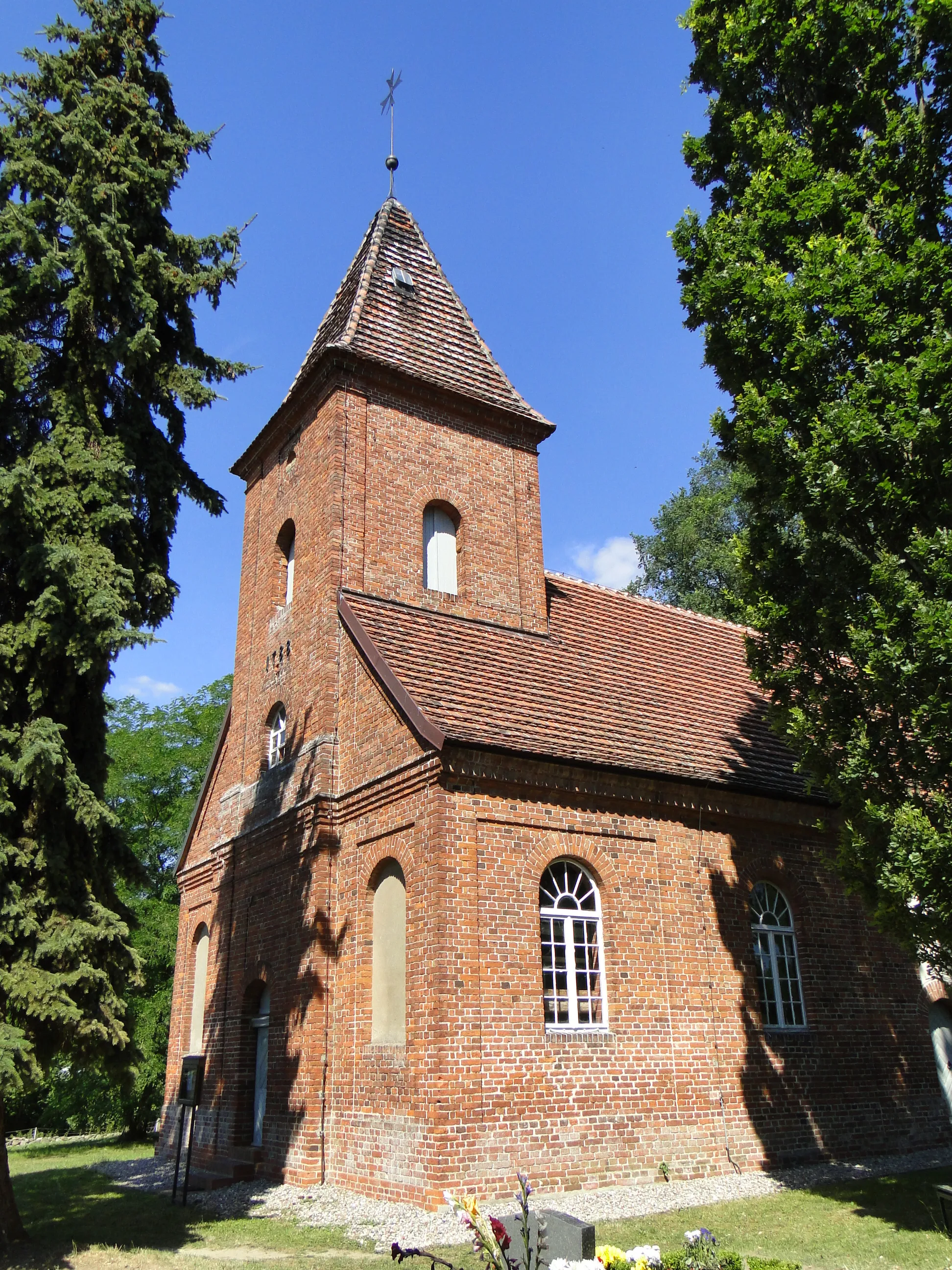 Photo showing: Church in Kastorf, district Demmin, Mecklenburg-Vorpommern, Germany