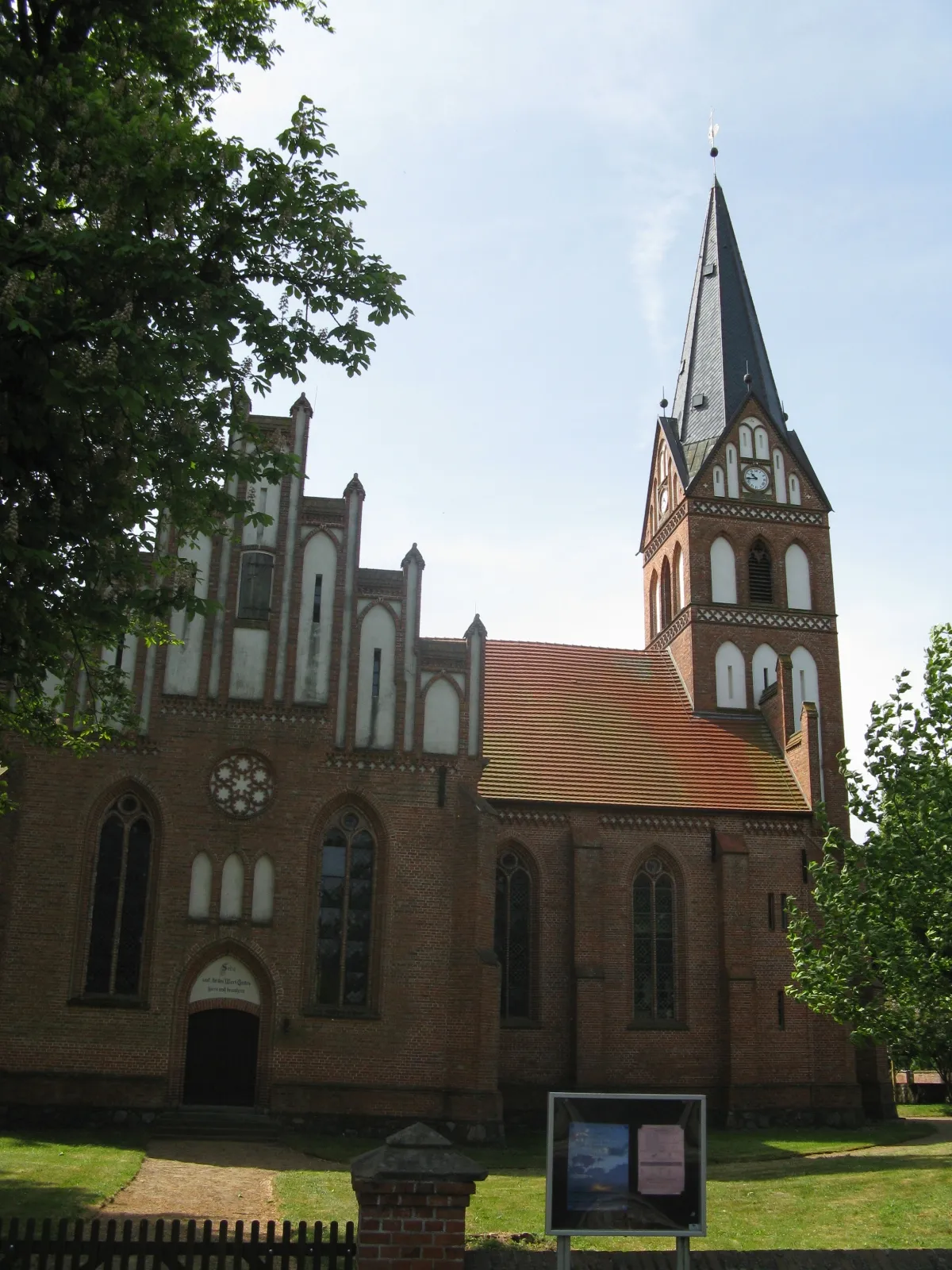 Photo showing: Church in Leussow, district Ludwigslust-Parchim, Mecklenburg-Vorpommern, Germany
