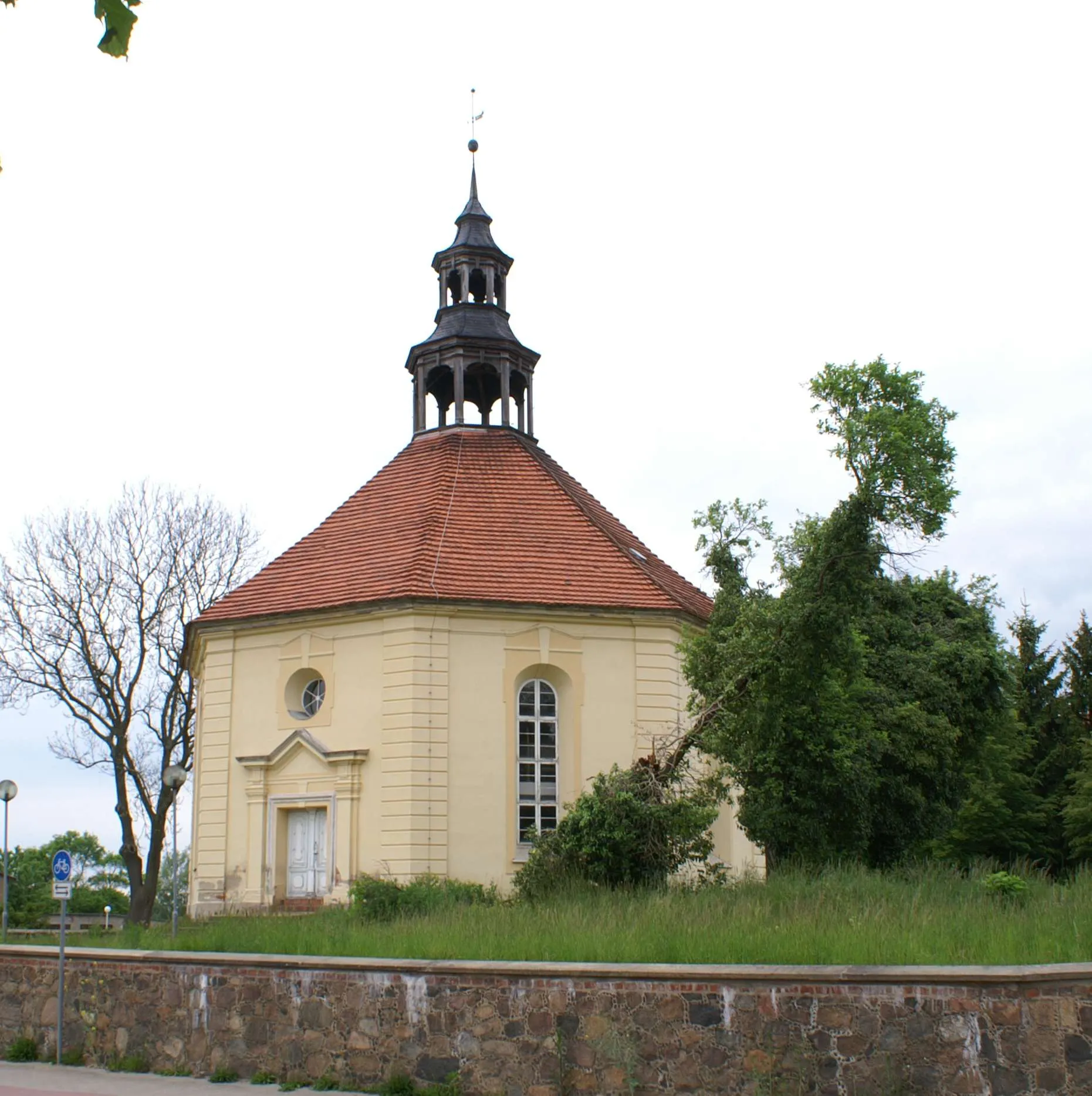 Photo showing: Kirche in Weisdin