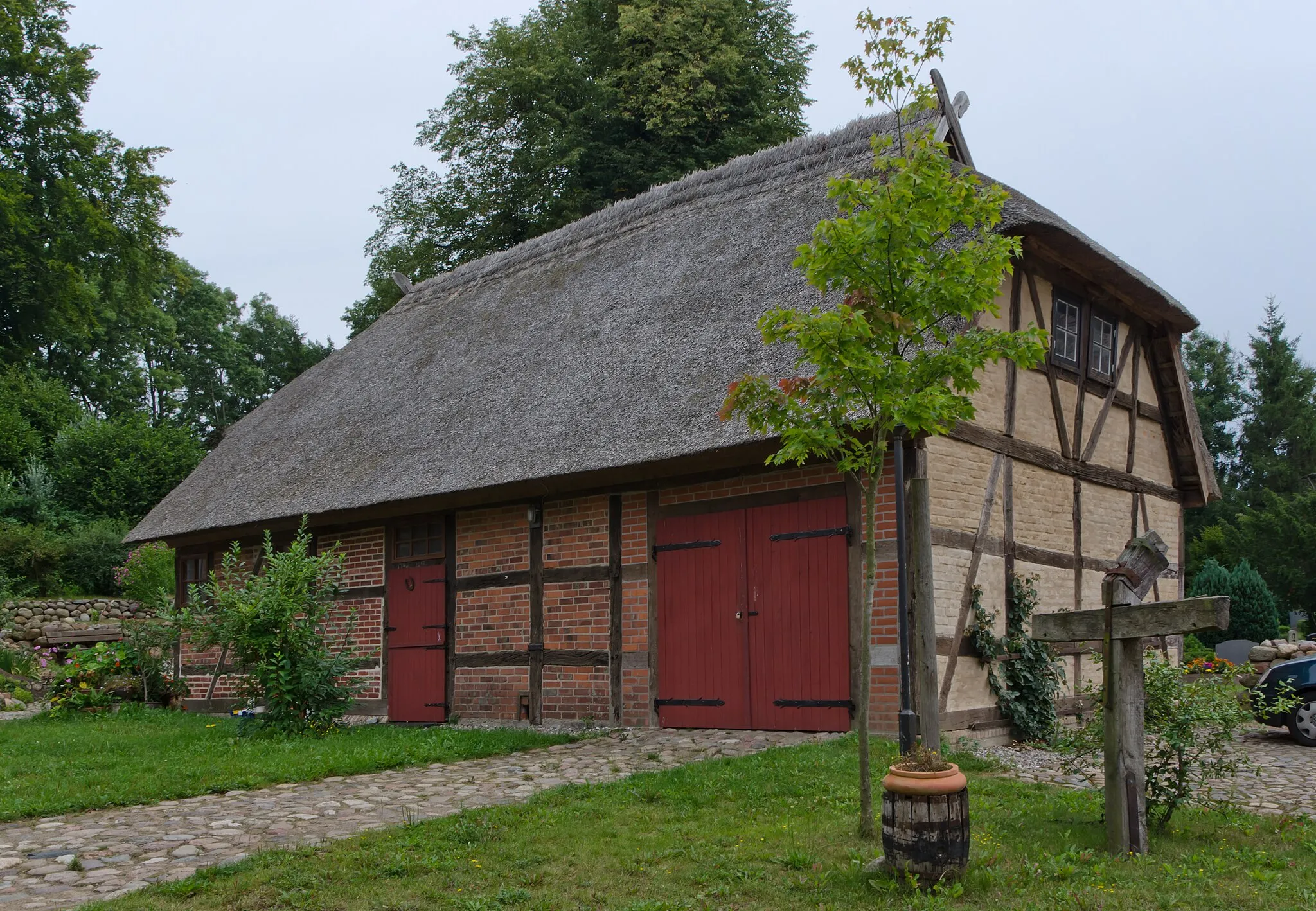 Photo showing: Kessin, Stall des Pfarrhofes