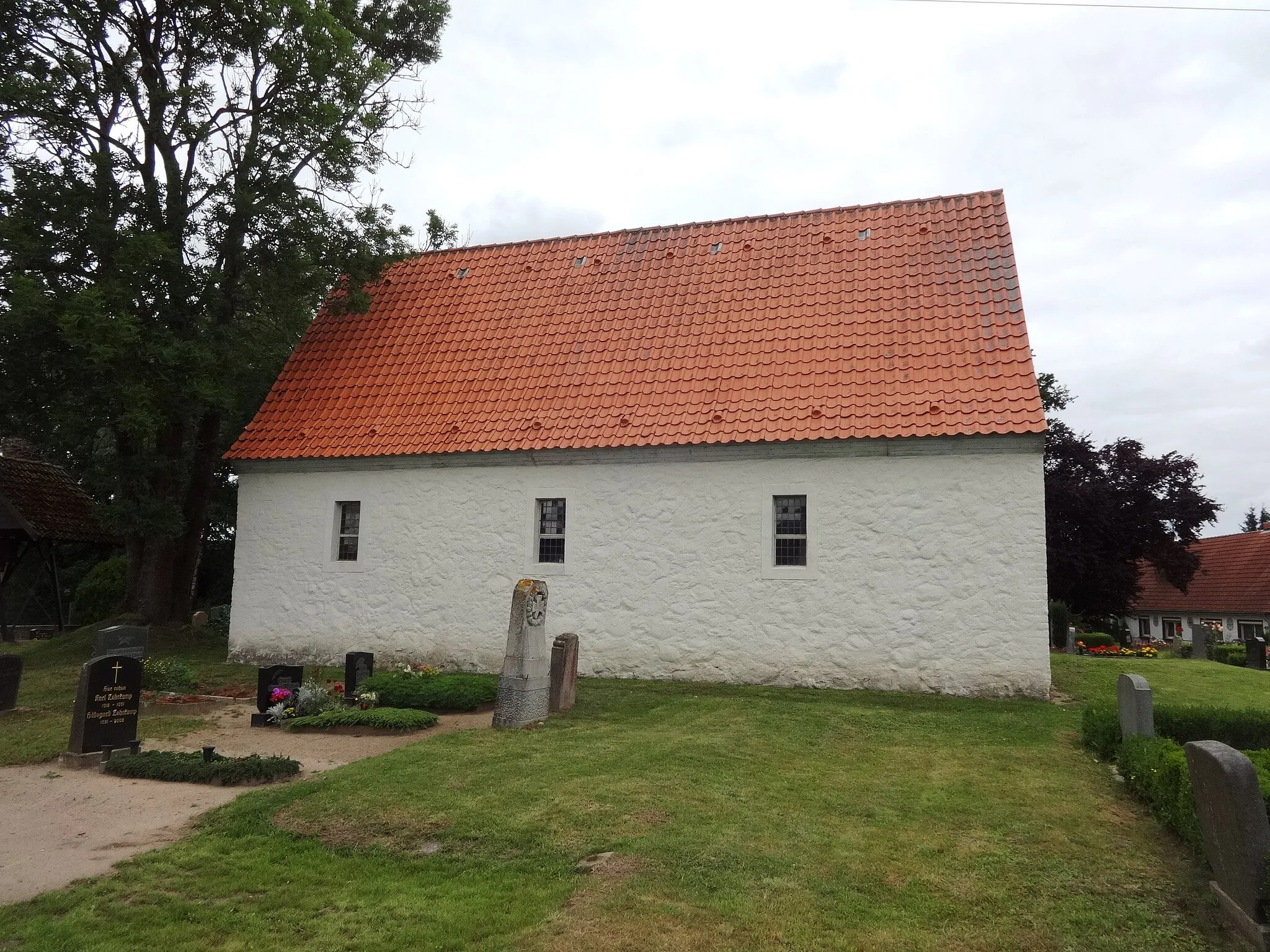 Photo showing: Die Dorfkirche in Klein Bünzow stammt aus dem 13. oder 15. Jahrhundert und befindet sich in der gleichnamigen Gemeinde im Landkreis Vorpommern-Greifswald in Mecklenburg-Vorpommern.