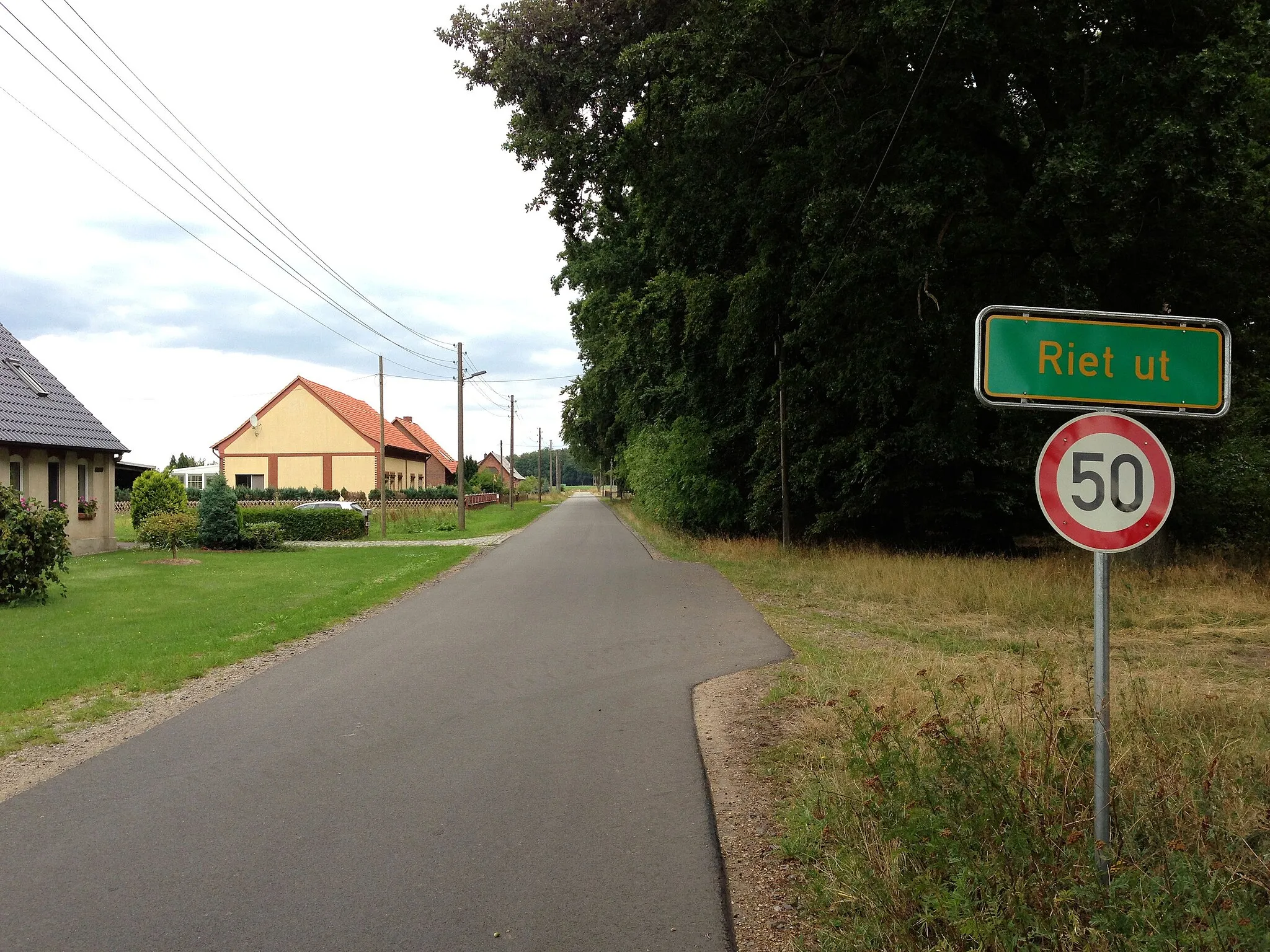 Photo showing: Streetview in Riet ut, district Ludwigslust-Parchim, Mecklenburg-Vorpommern, Germany