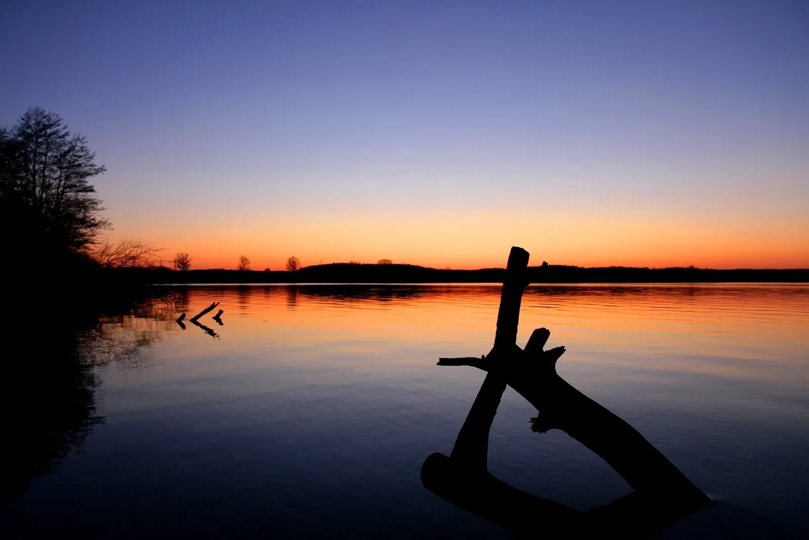 Photo showing: Sonnenuntergang am Schweriner See. Blick von Rampe (Gemeinde Leezen) am Ostufer des Sees.