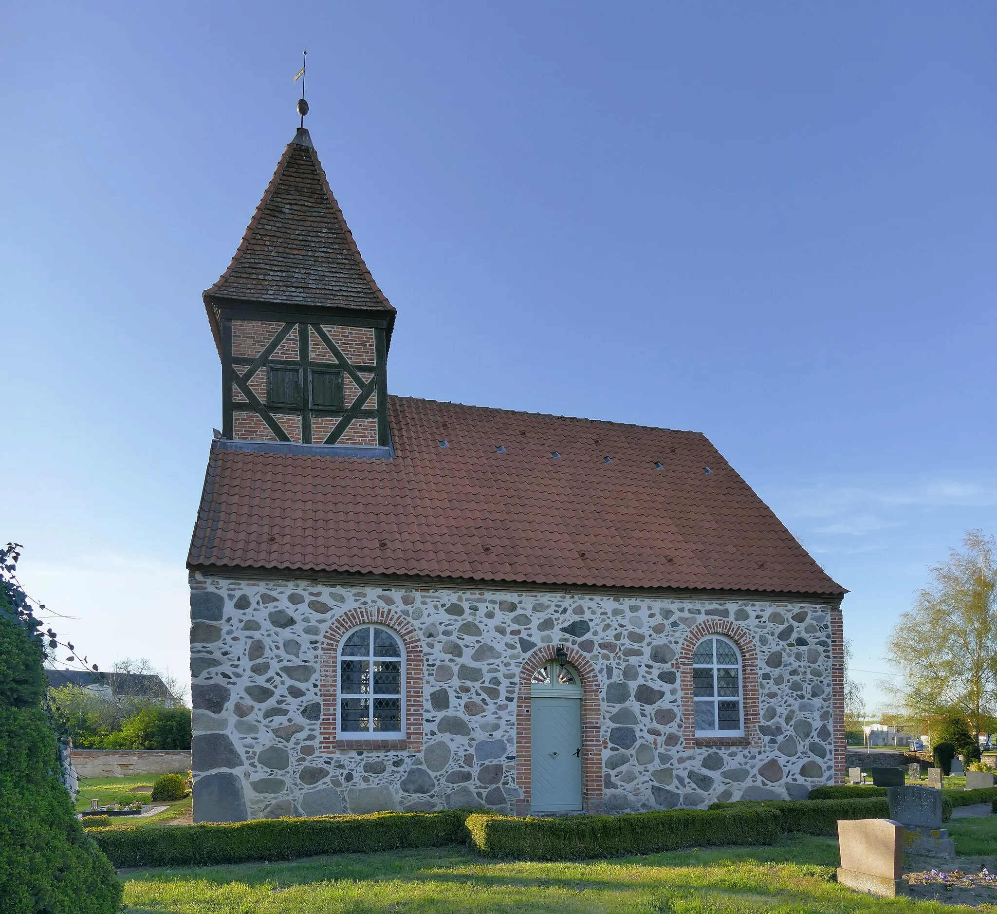 Photo showing: Kirche Japzow, Landkreis Mecklenburgische Seenplatte, Südseite mit Eingang