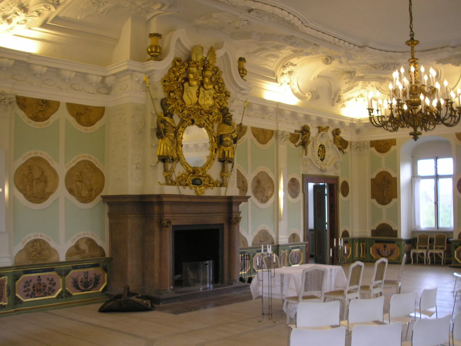 Photo showing: Rittersaal in the Gut Hohen Luckow, Mecklenburg.