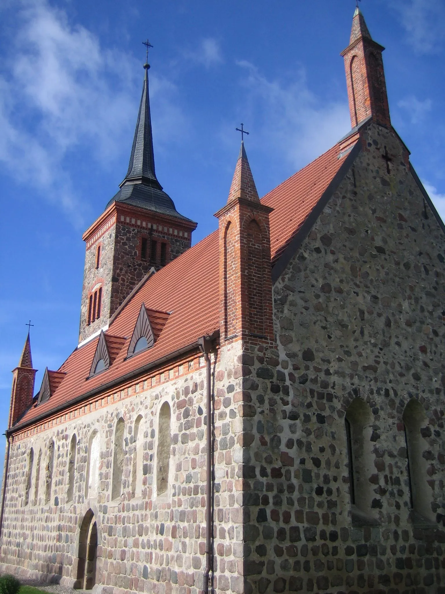 Photo showing: Dorfkirche Ihlenfeld, Ortsteil der Gemeinde Neuenkirchen, Landkreis Mecklenburgische Seenplatte